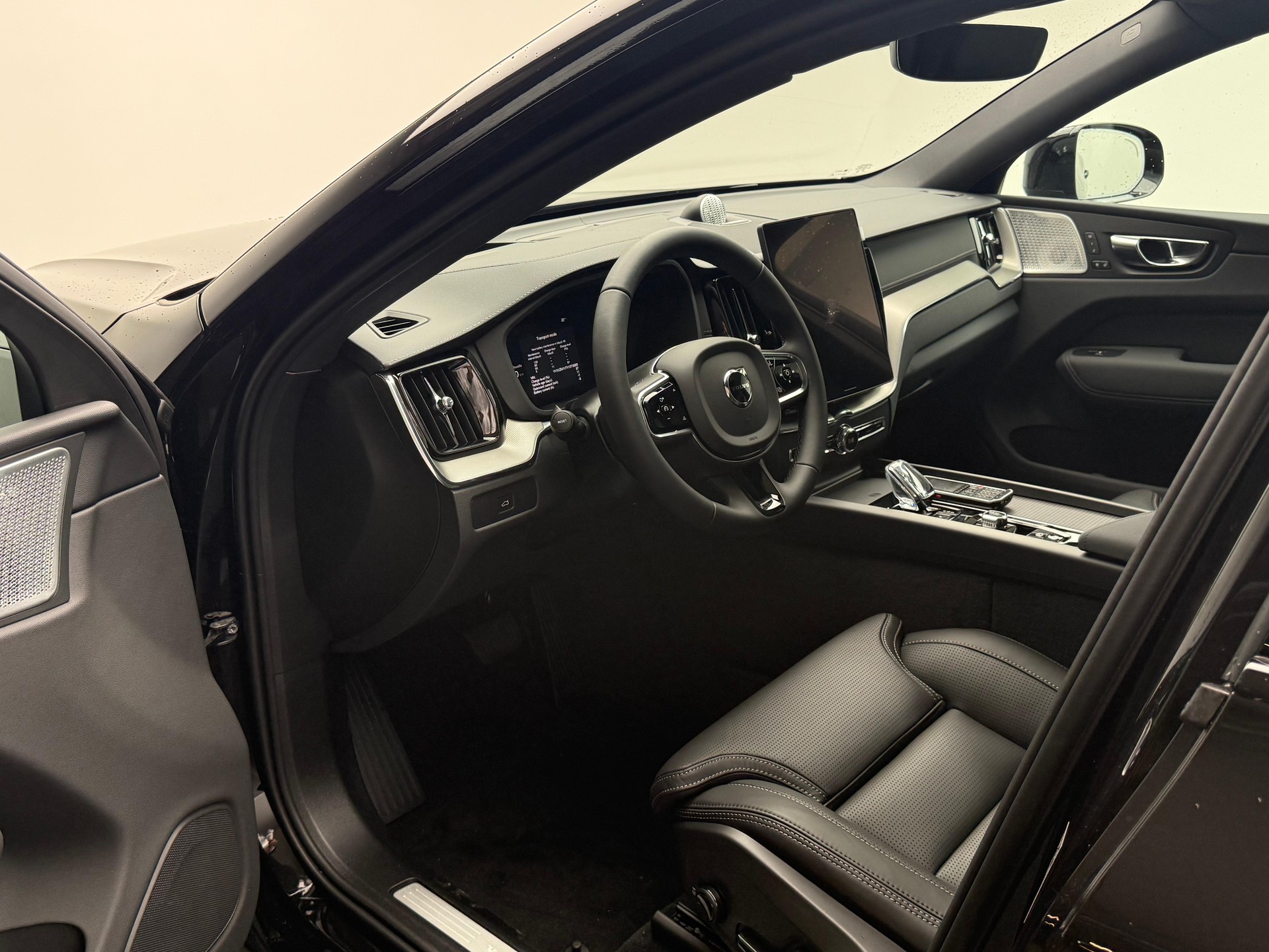VOLVO XC60 2.0 B5 MH Black Edition AWD-image-7