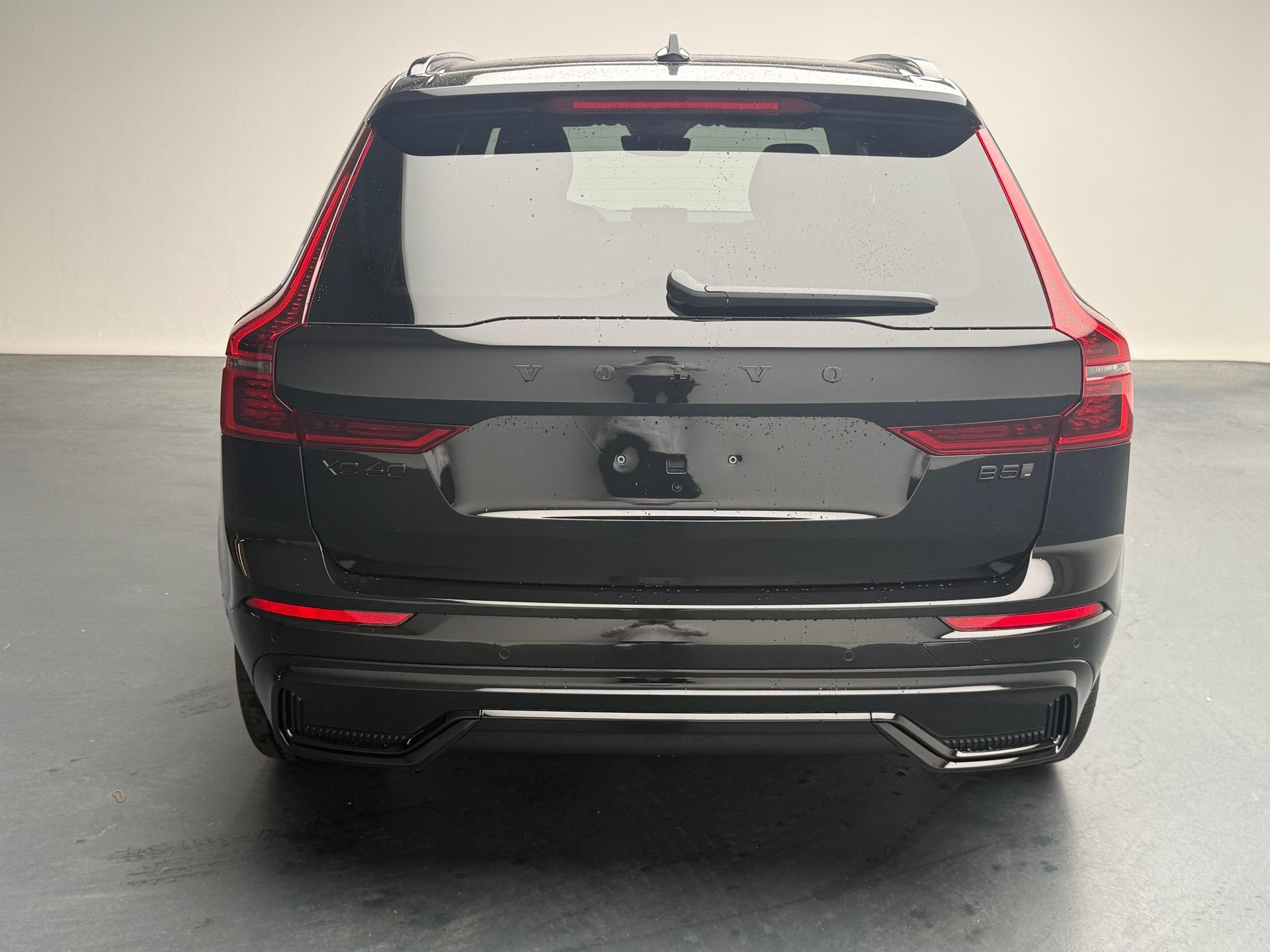 VOLVO XC60 2.0 B5 MH Black Edition AWD-image-5