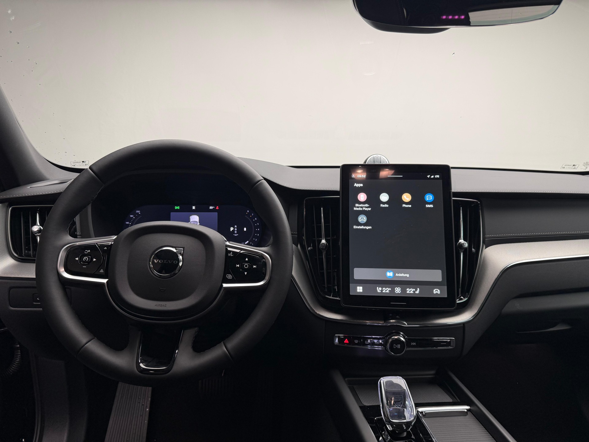 VOLVO XC60 2.0 B5 MH Black Edition AWD-image-12