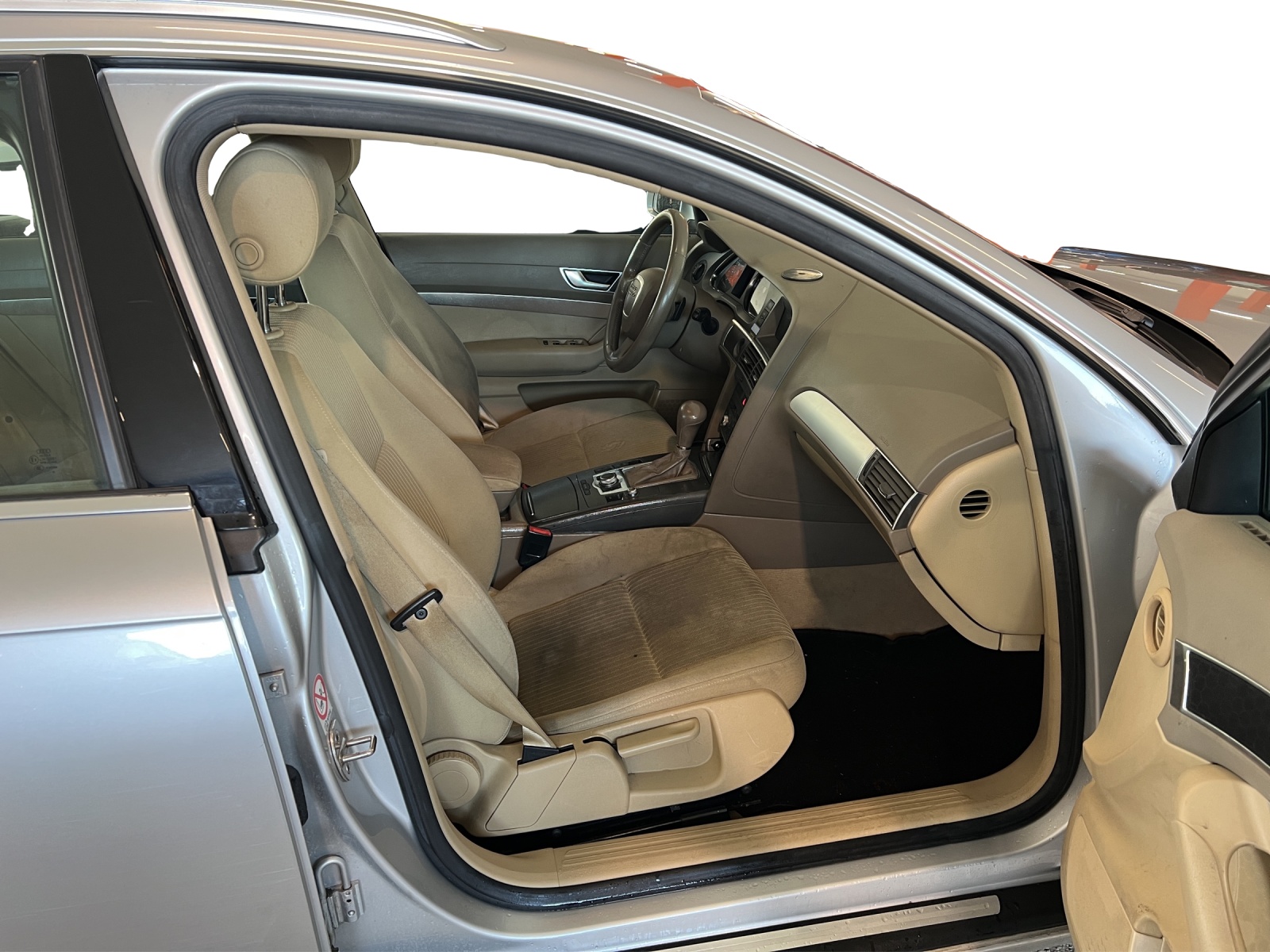 AUDI A6 Avant 2.4 V6-image-6