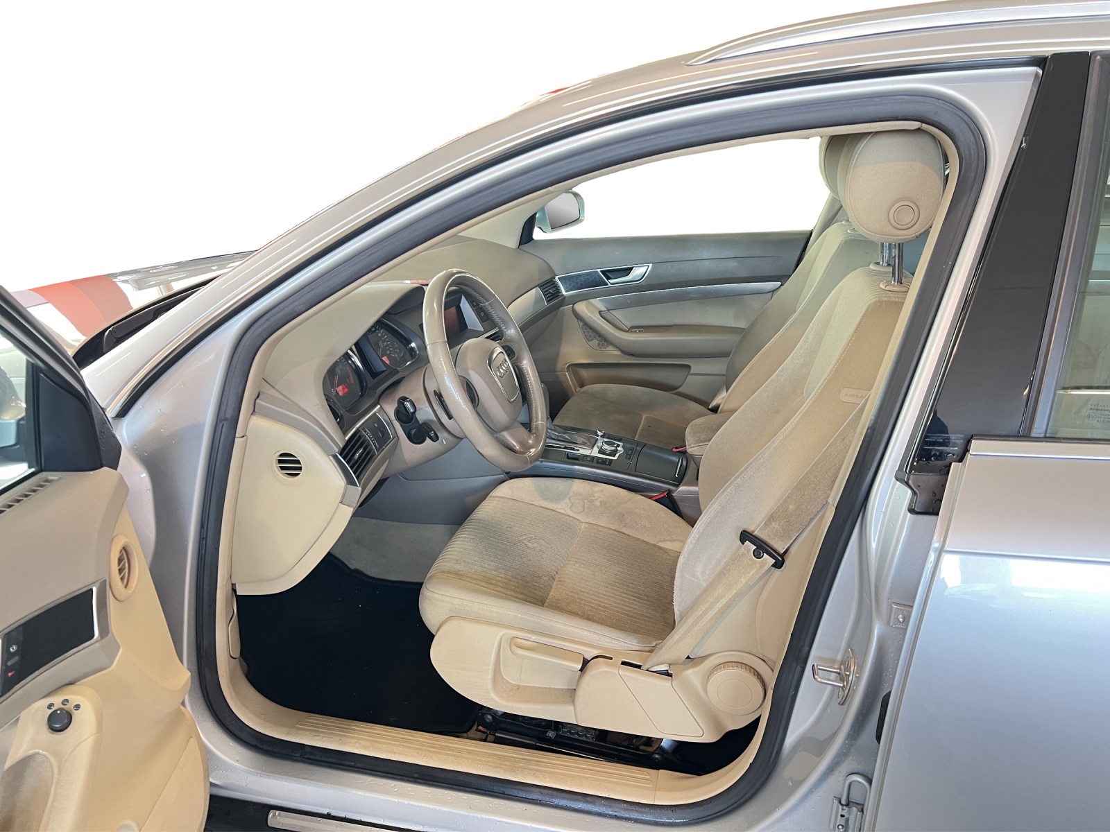 AUDI A6 Avant 2.4 V6-image-8