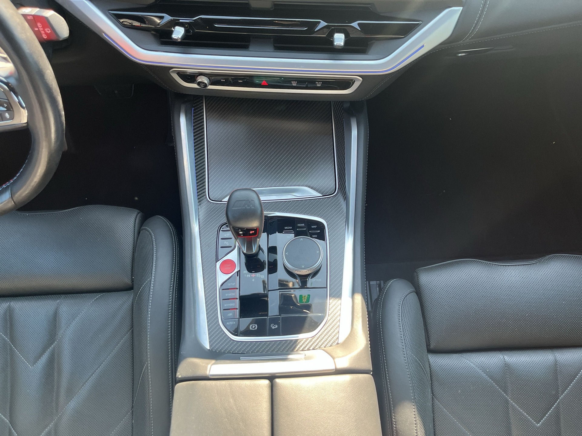 BMW XM xDrive PHEV Steptronic-image-12