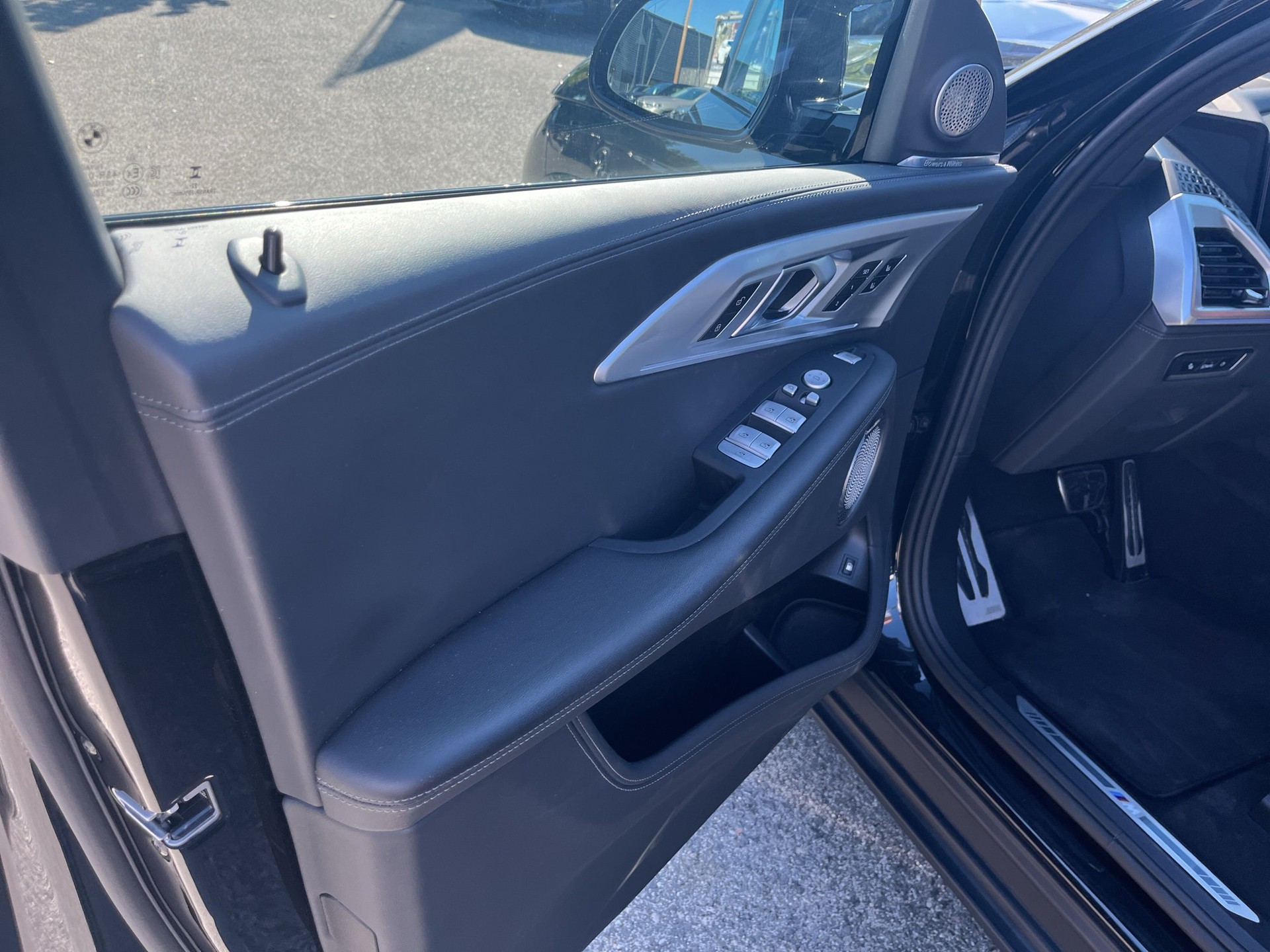BMW XM xDrive PHEV Steptronic-image-16