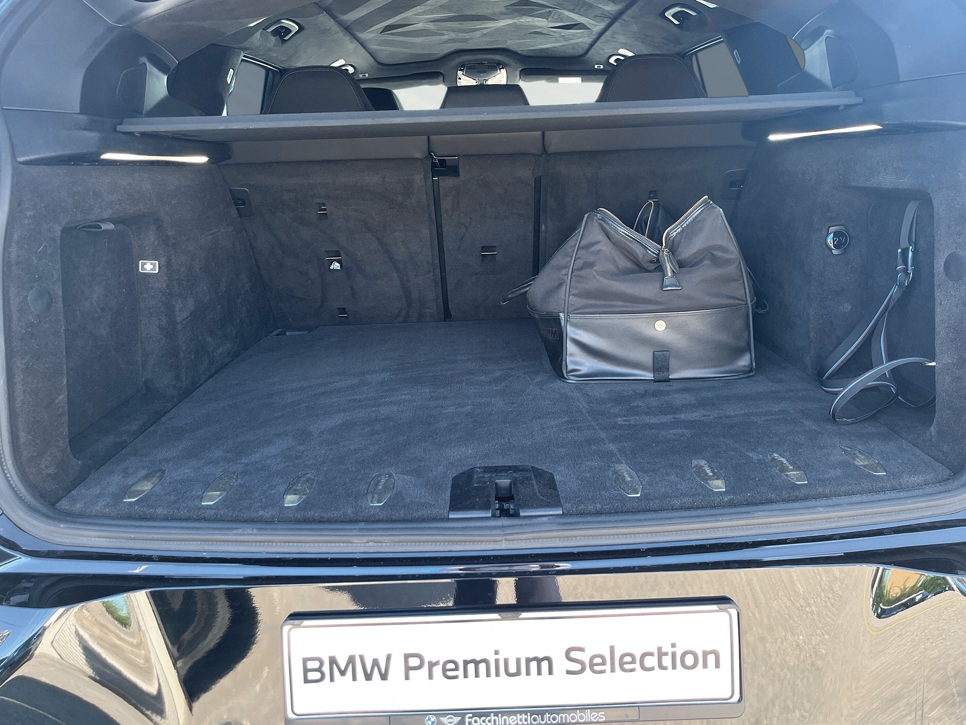 BMW XM xDrive PHEV Steptronic-image-7