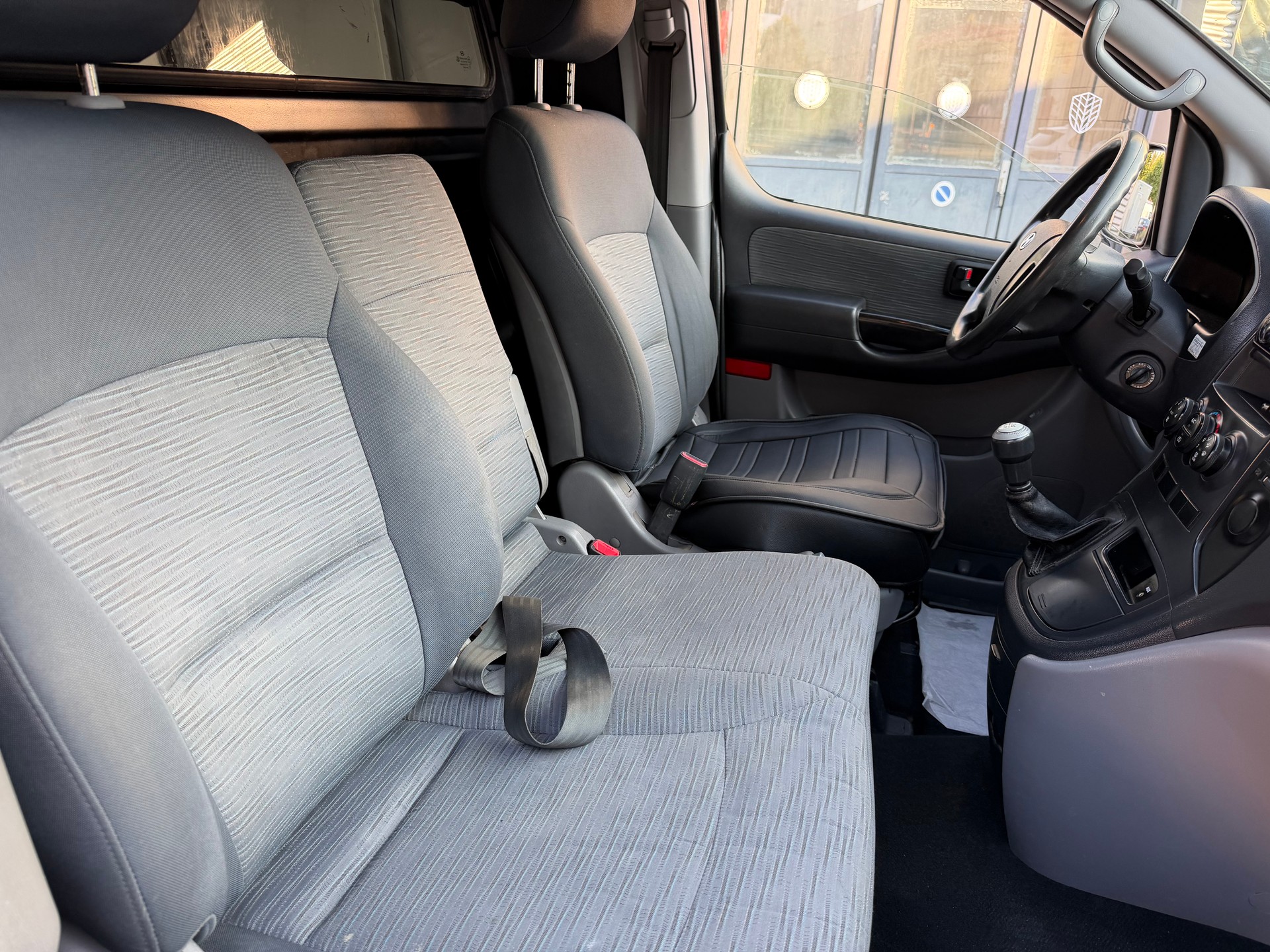 HYUNDAI H-1 Cargo 2.5 CRDi HP 5-Türen / Portes / Porte/Klimat/-image-5