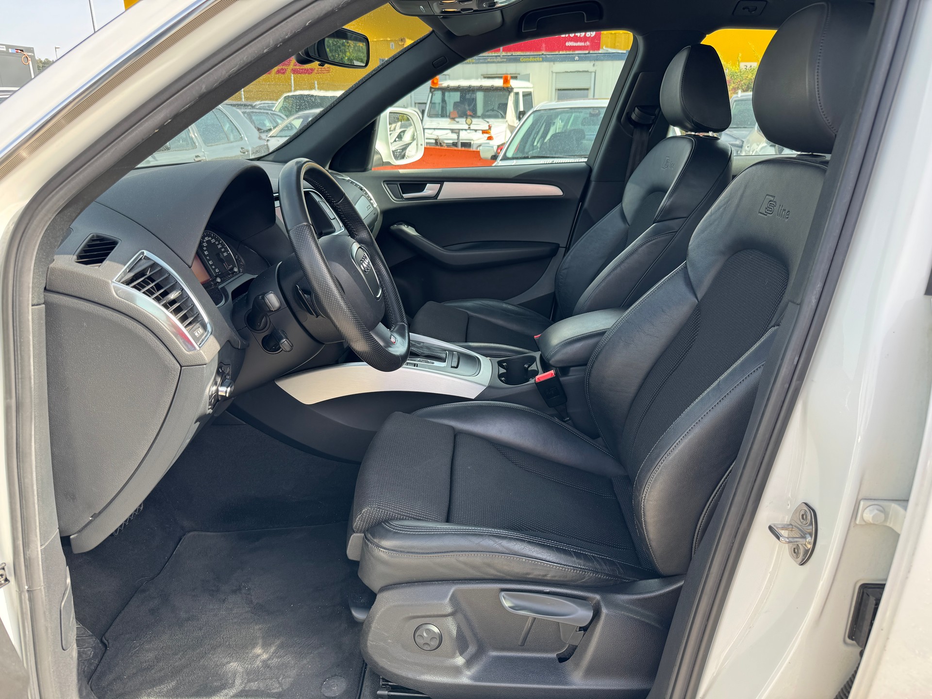 AUDI Q5 2.0 TDI quattro S-tronic-image-8