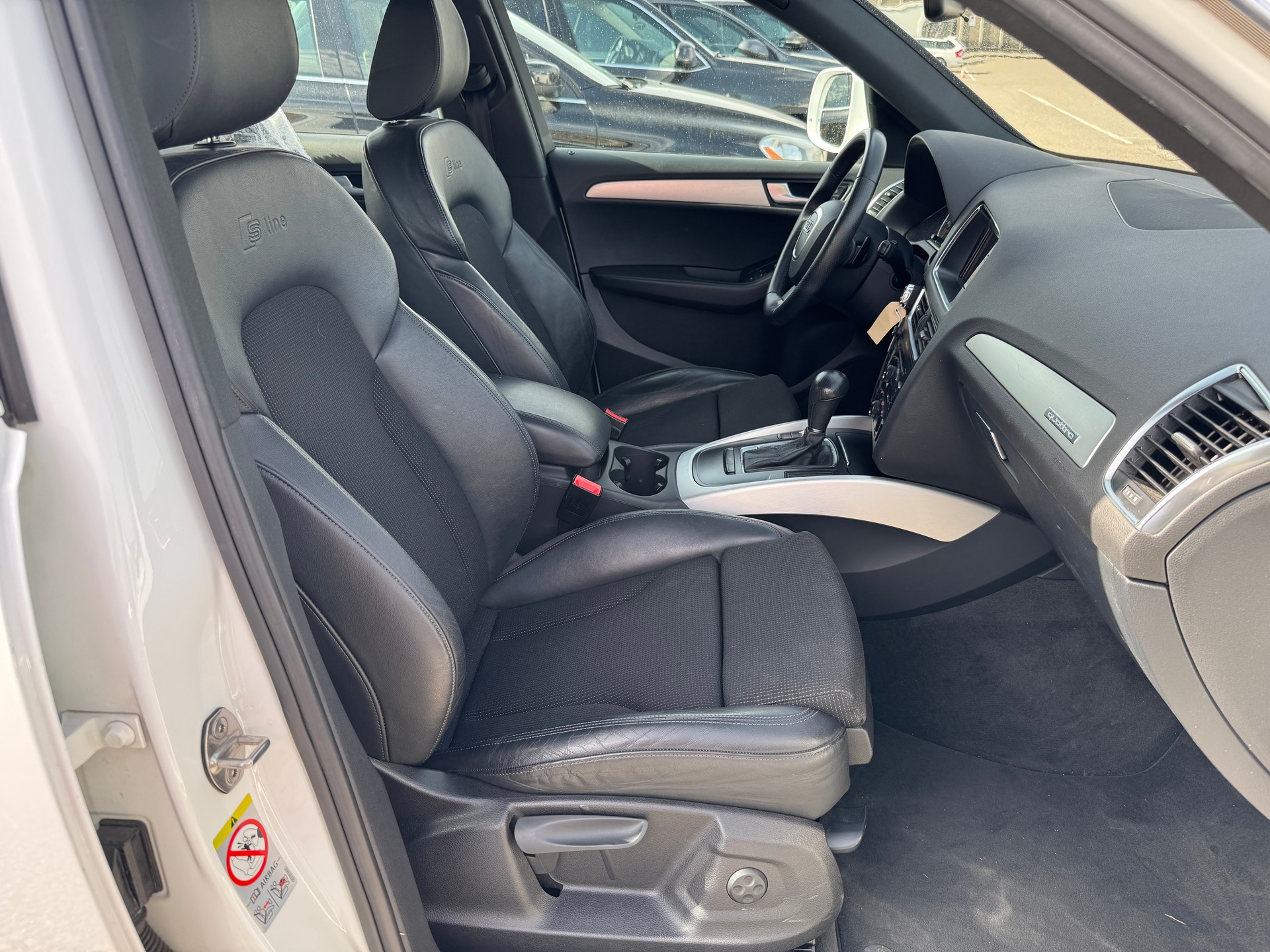 AUDI Q5 2.0 TDI quattro S-tronic-image-9