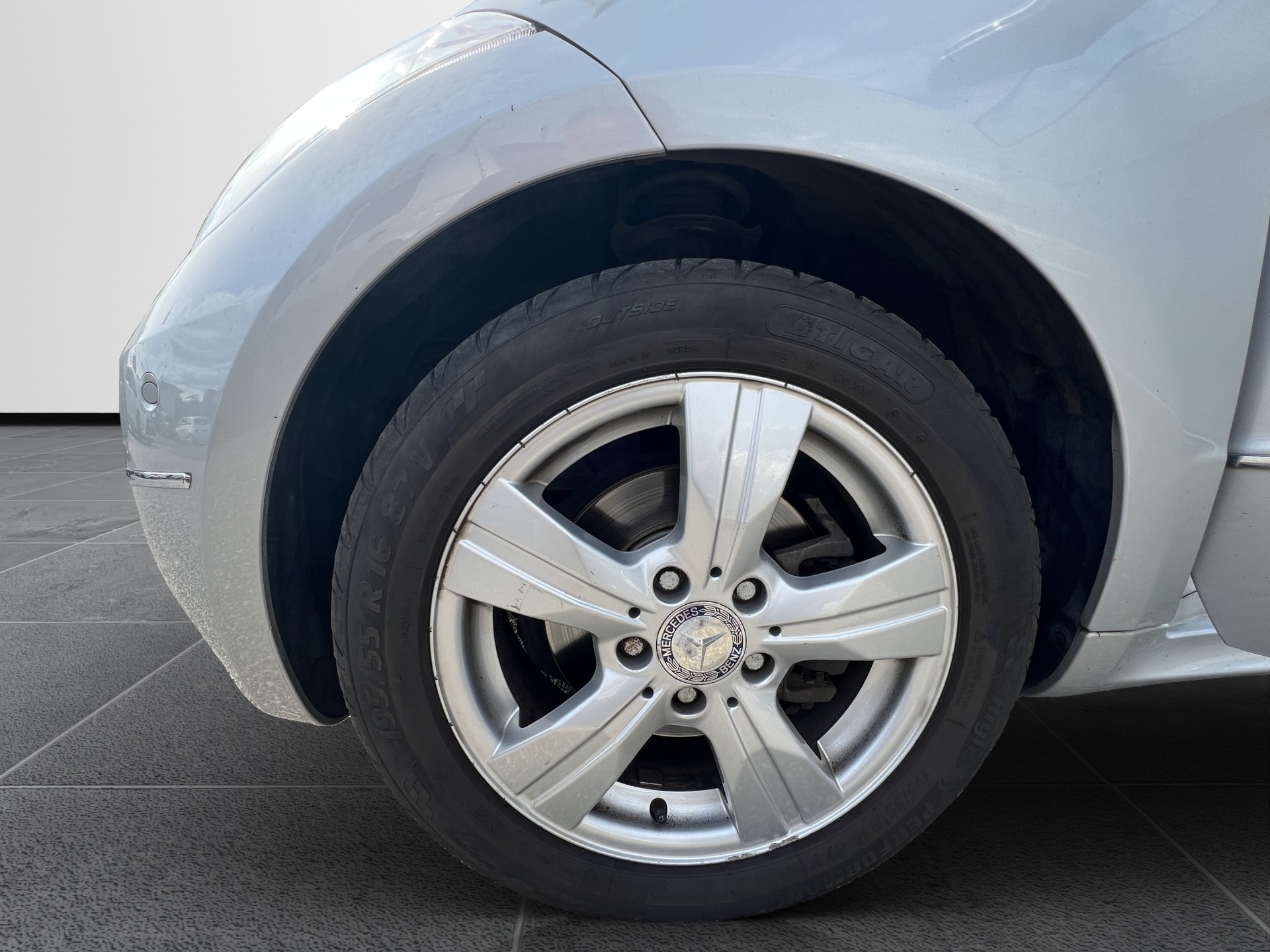 MERCEDES-BENZ A 180 Avantgarde-image-18