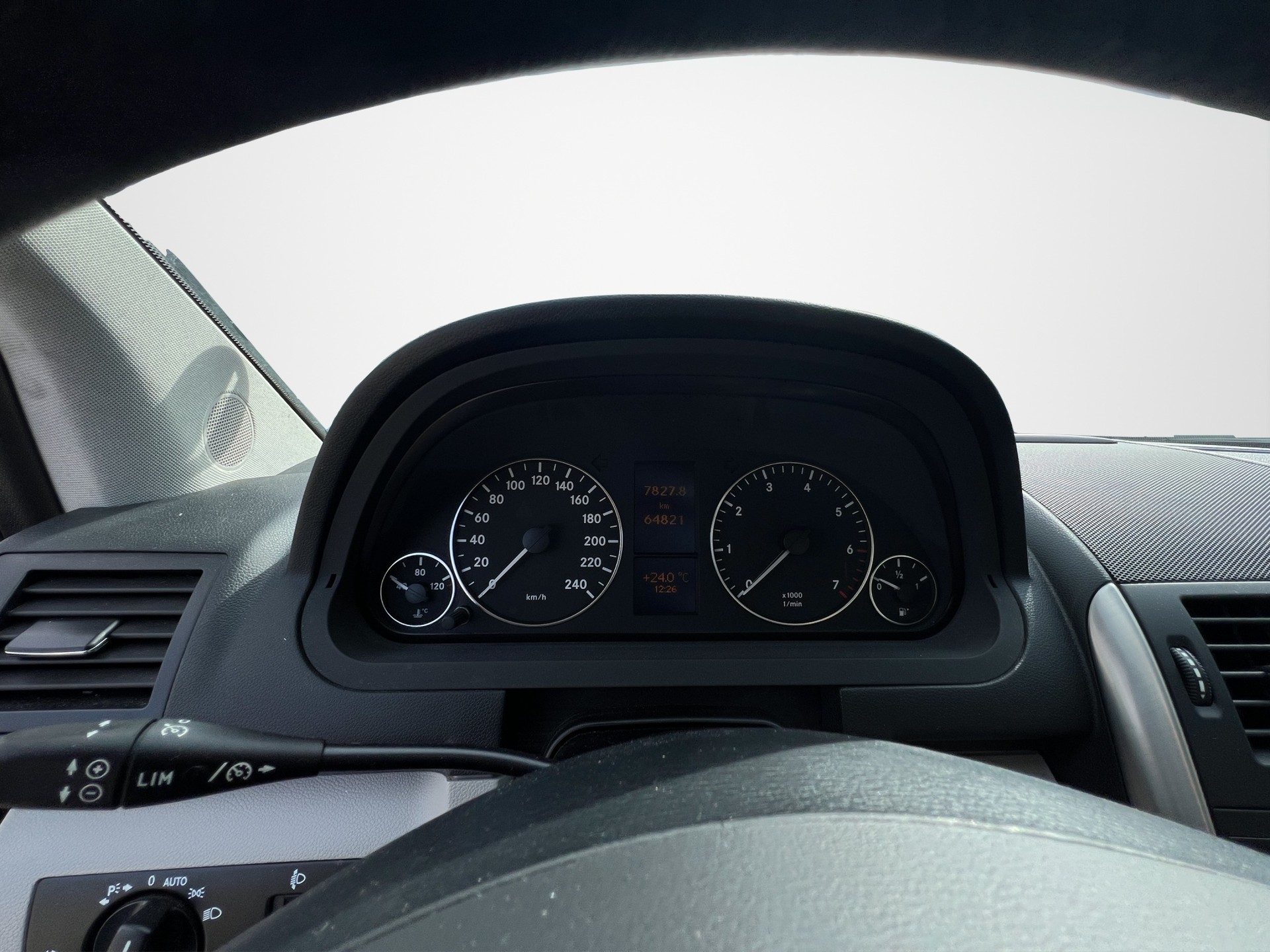 MERCEDES-BENZ A 180 Avantgarde-image-10