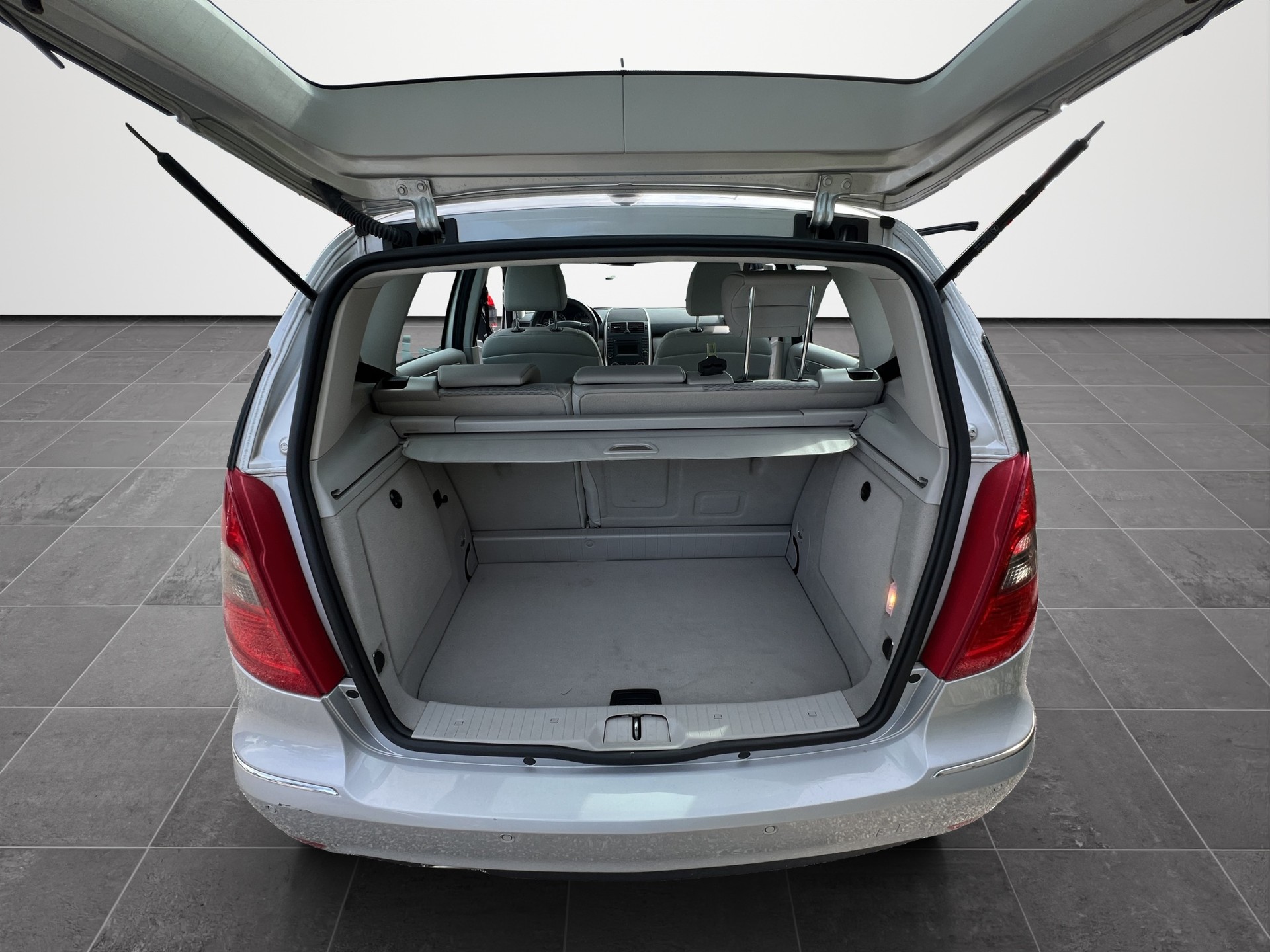 MERCEDES-BENZ A 180 Avantgarde-image-16