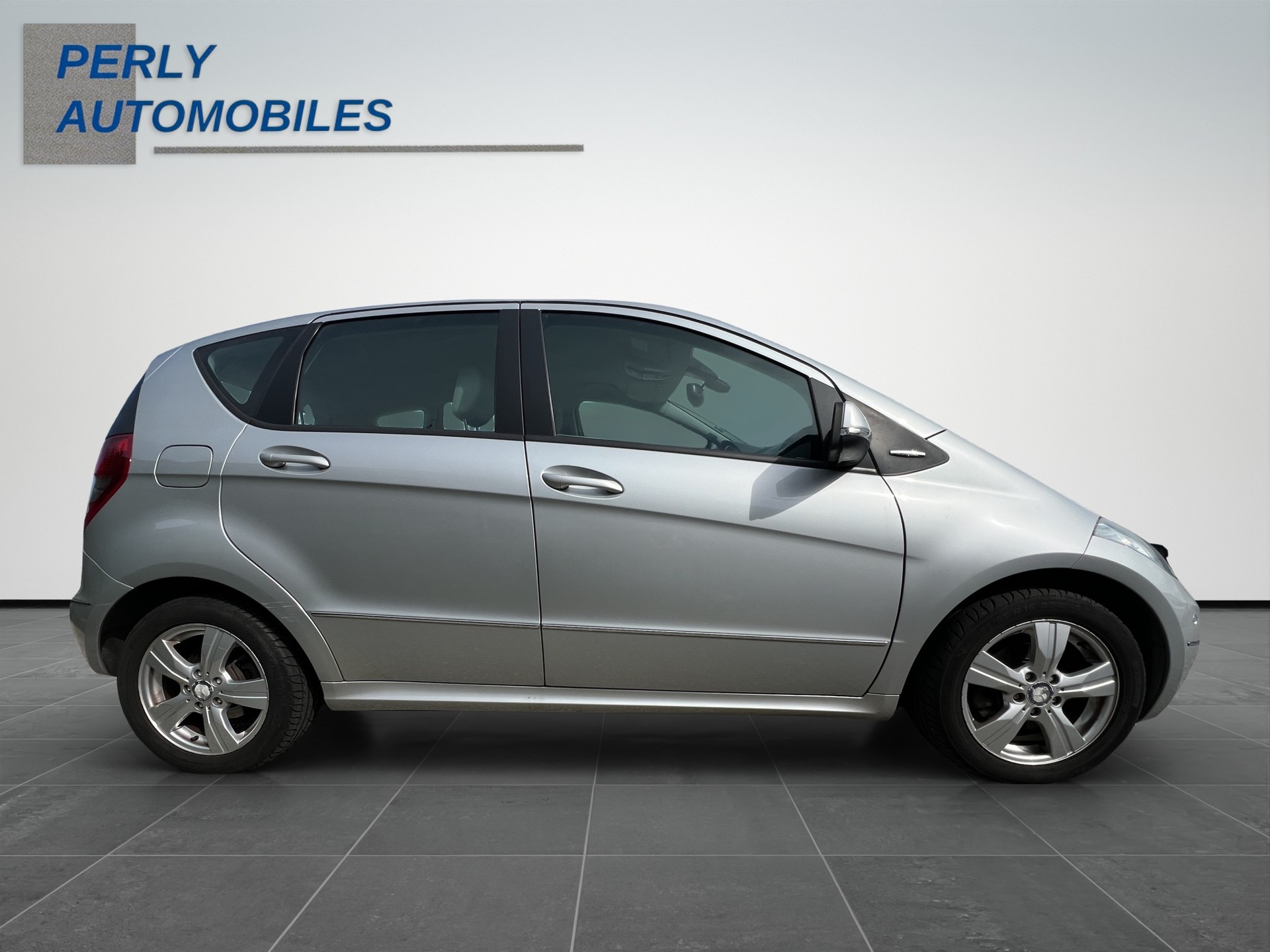 MERCEDES-BENZ A 180 Avantgarde-image-6