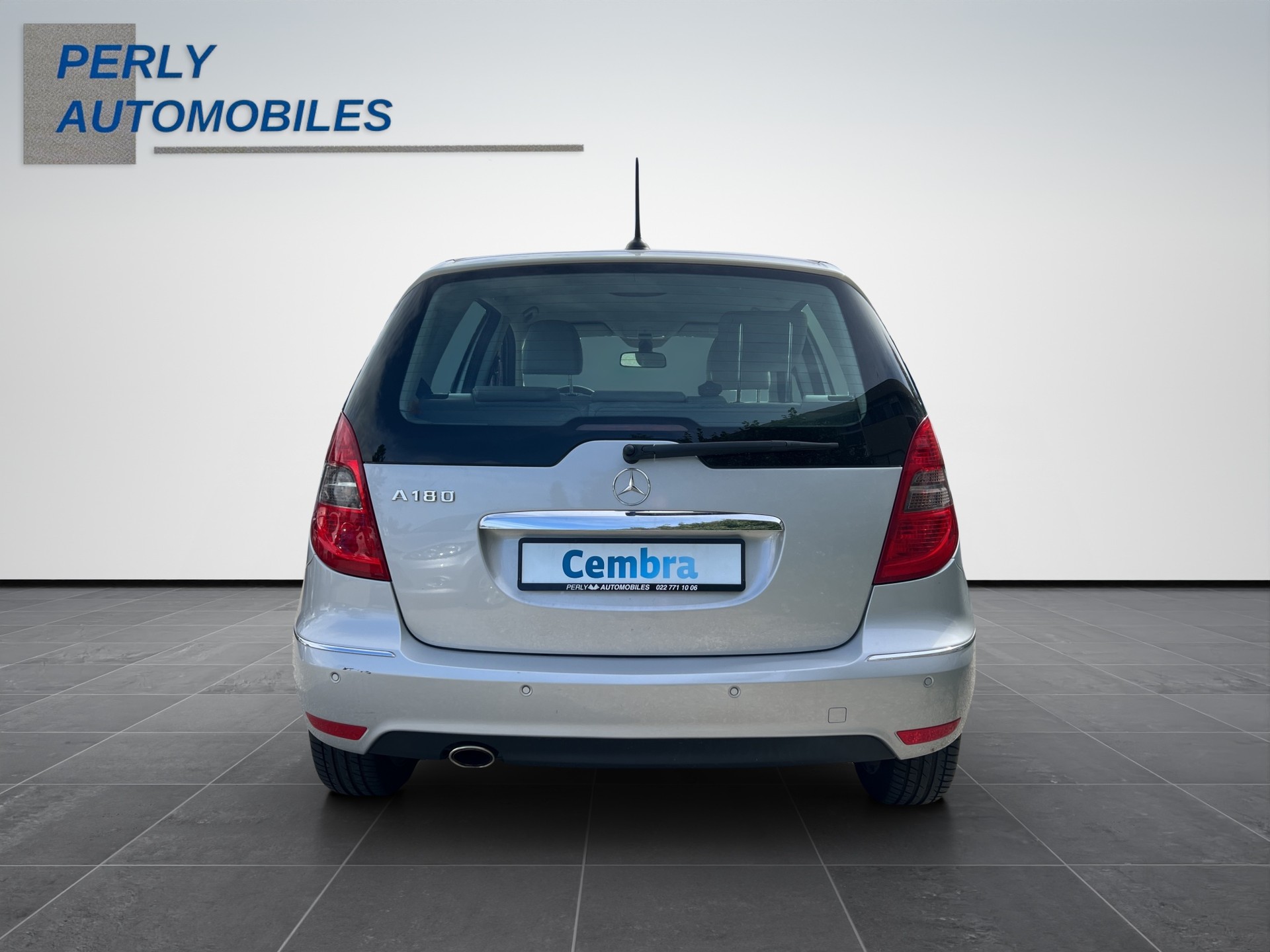 MERCEDES-BENZ A 180 Avantgarde-image-4