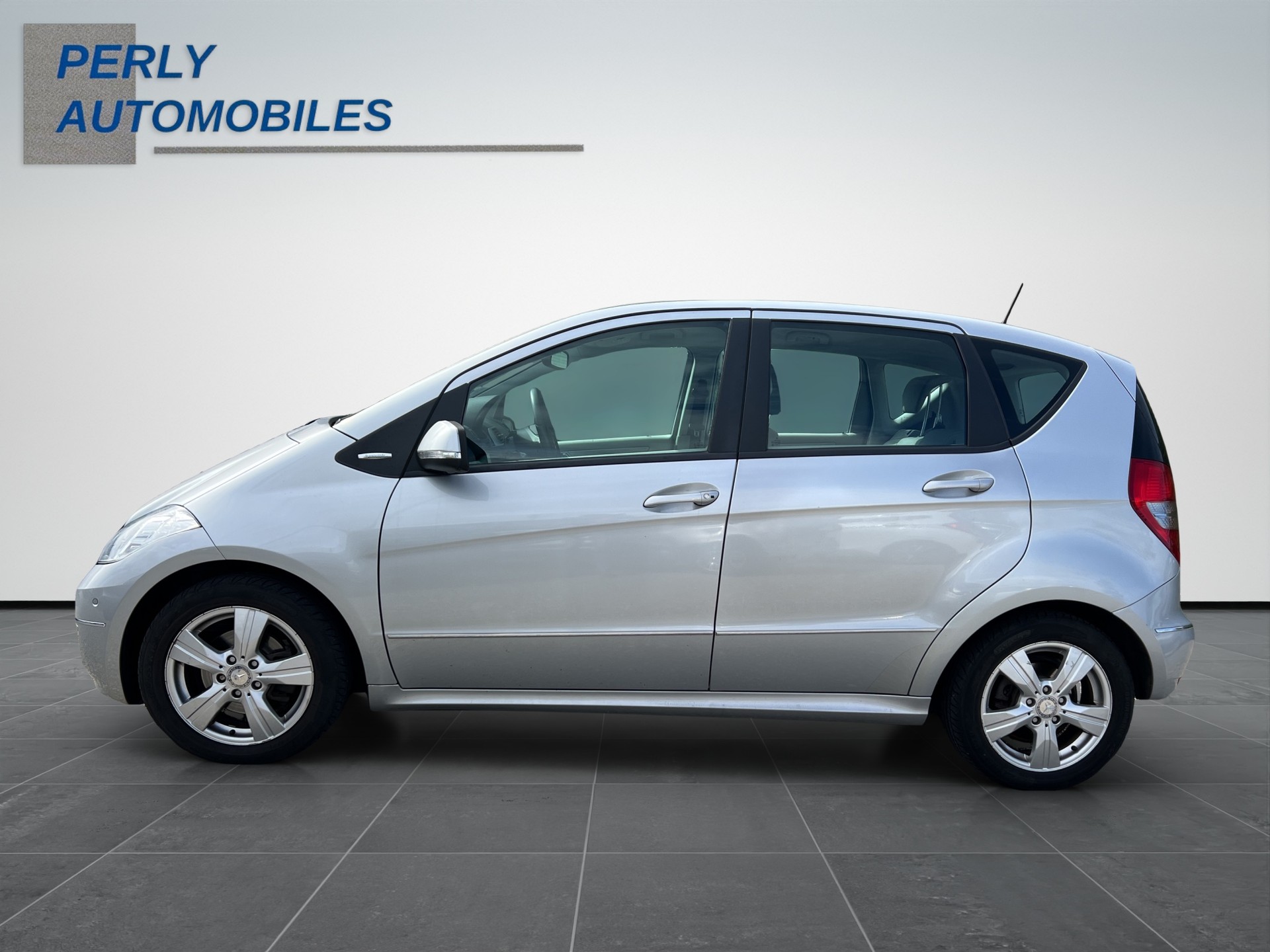 MERCEDES-BENZ A 180 Avantgarde-image-2