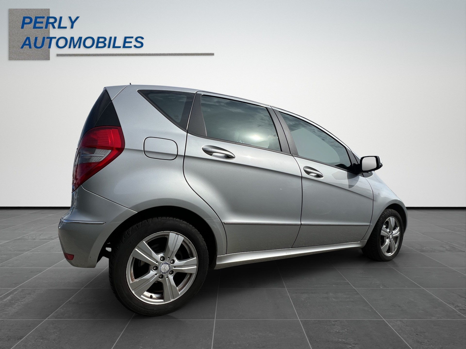 MERCEDES-BENZ A 180 Avantgarde-image-5