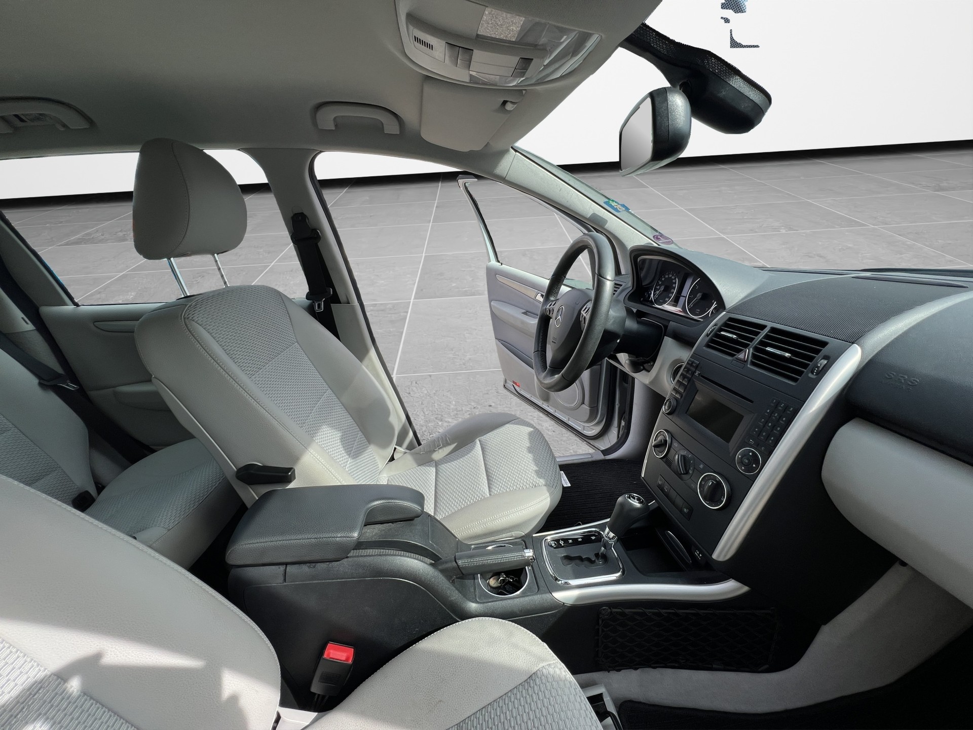 MERCEDES-BENZ A 180 Avantgarde-image-14