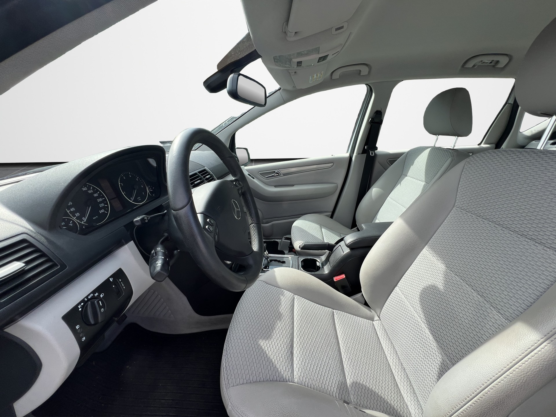 MERCEDES-BENZ A 180 Avantgarde-image-8