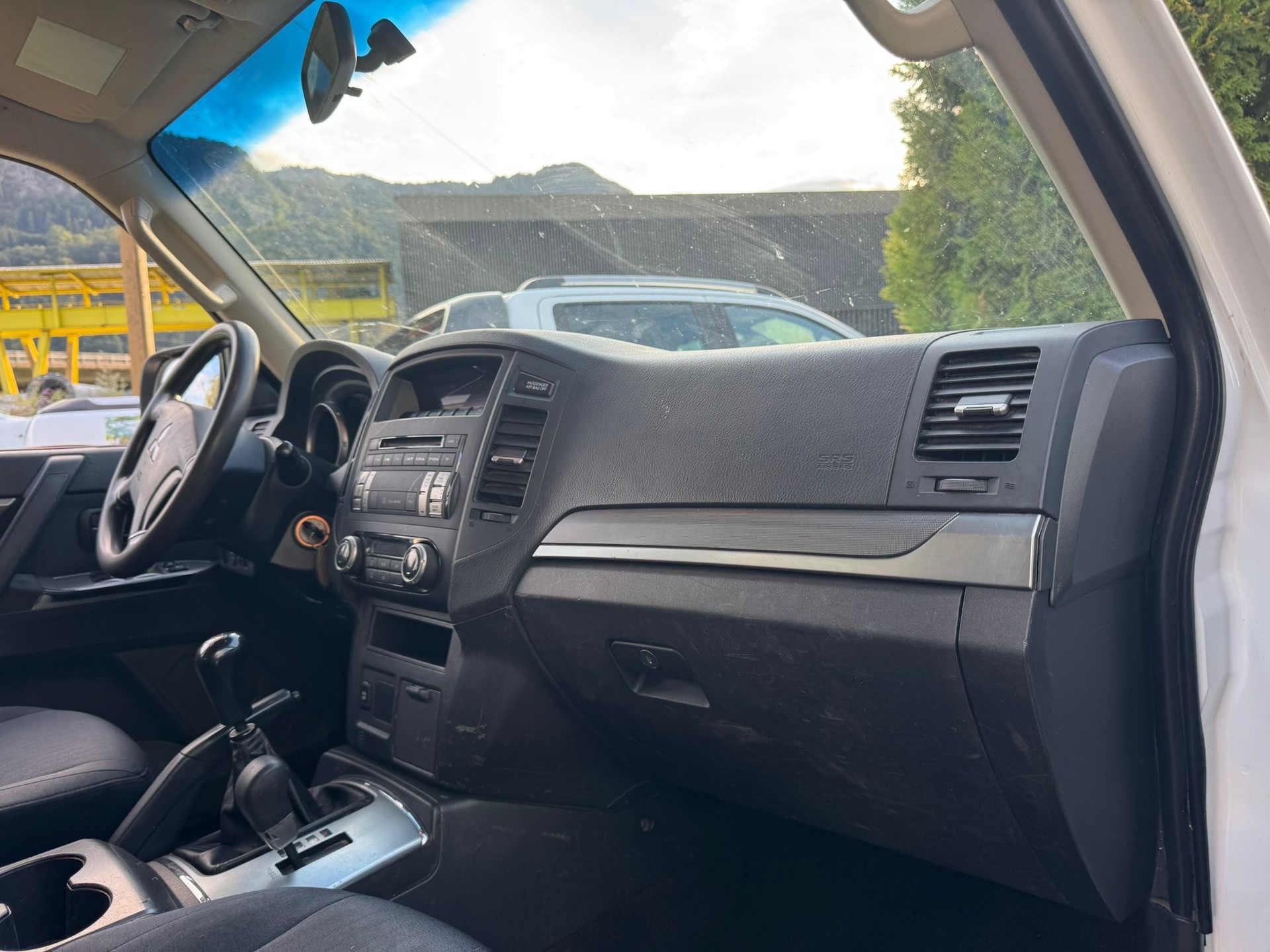 MITSUBISHI Pajero 3.2 DI-D Professional Plus-image-9