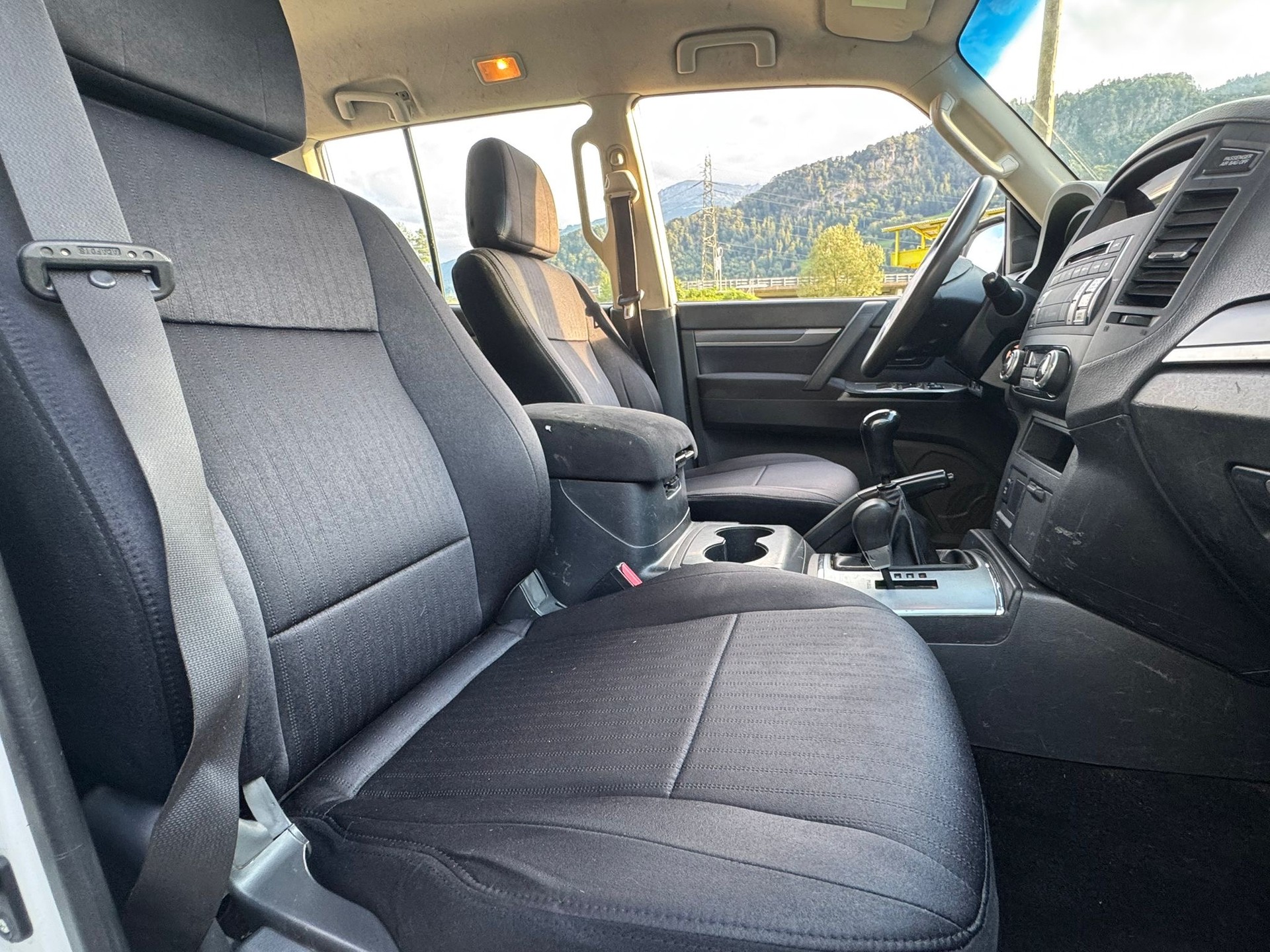 MITSUBISHI Pajero 3.2 DI-D Professional Plus-image-10