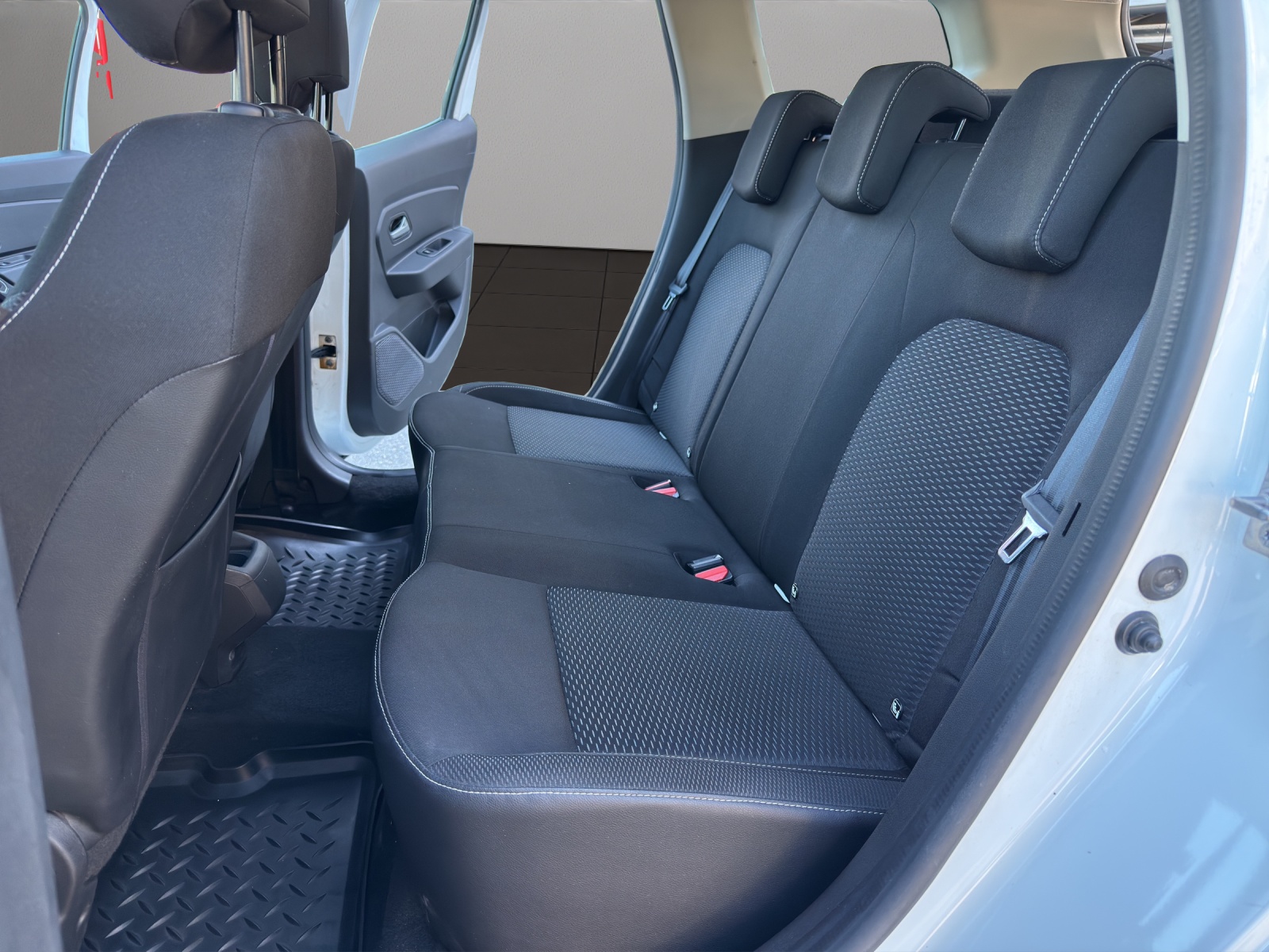 DACIA Duster SCe 115 Comfort 4x4-image-12