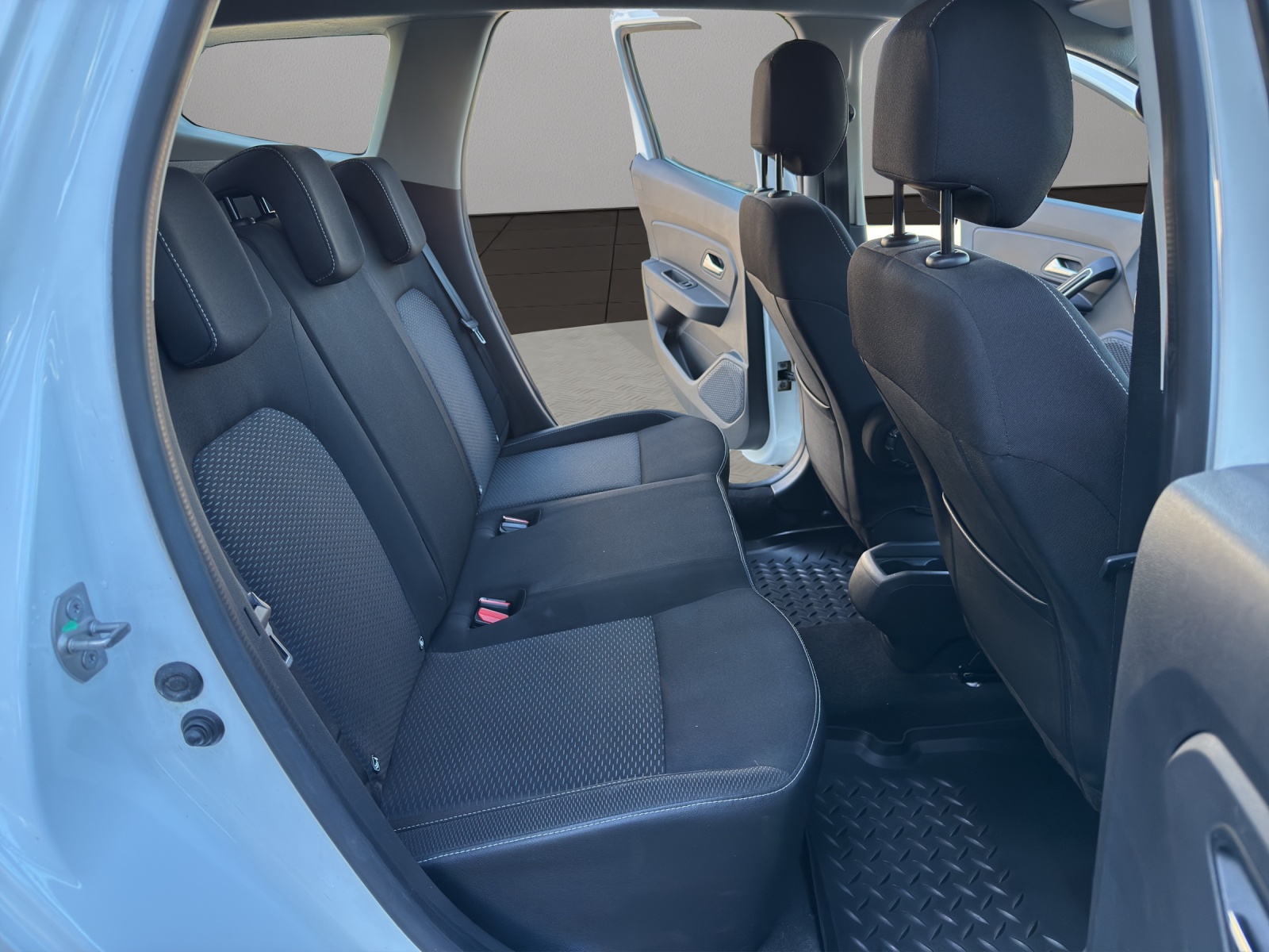 DACIA Duster SCe 115 Comfort 4x4-image-17