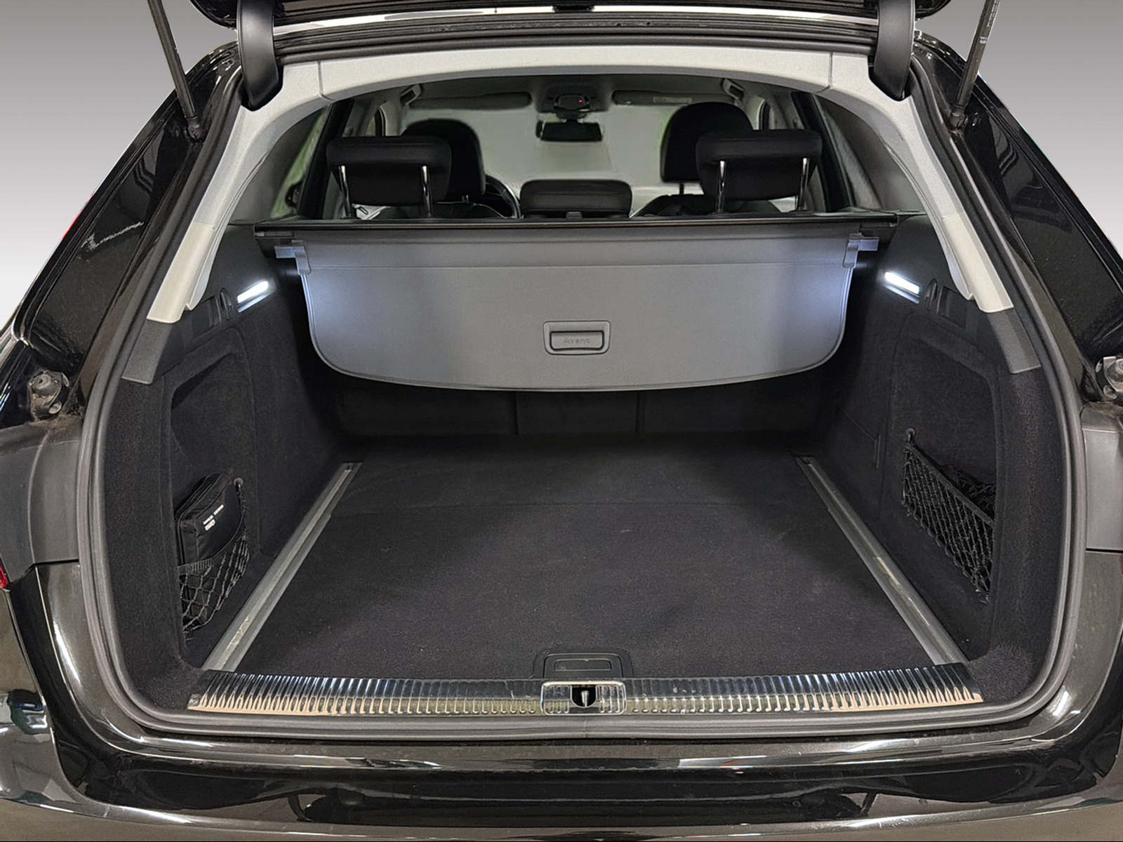 AUDI A4 Avant 2.0 40 TDI quattro S-Tronic-image-5