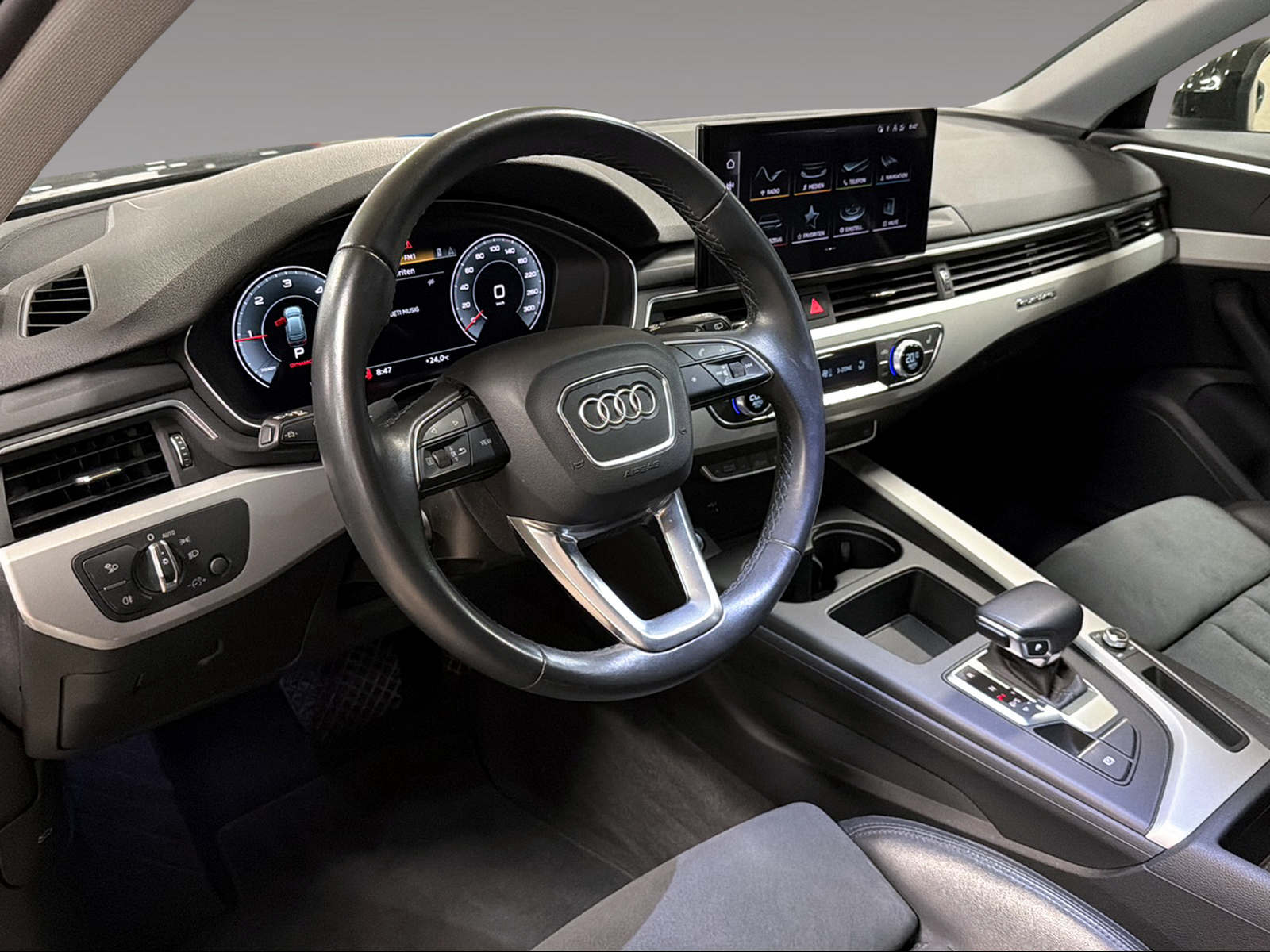 AUDI A4 Avant 2.0 40 TDI quattro S-Tronic-image-6