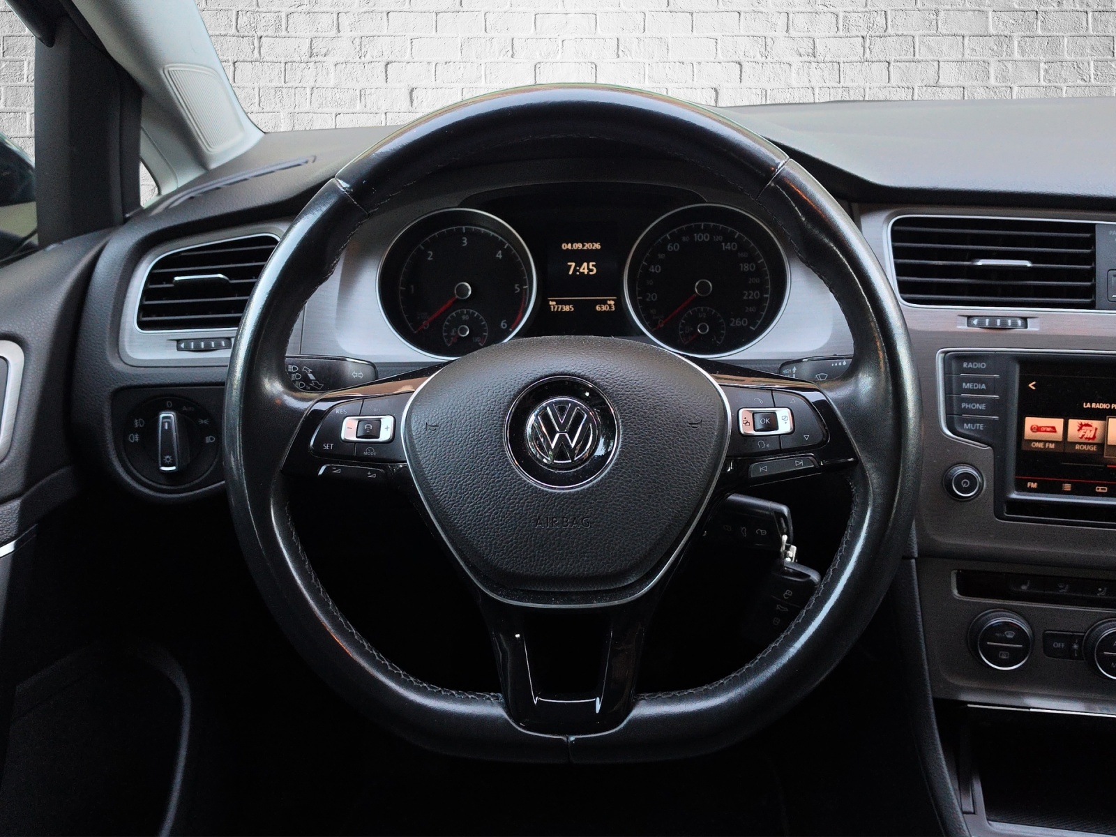 VW Golf 2.0 TDI Comfortline 4Motion-image-12