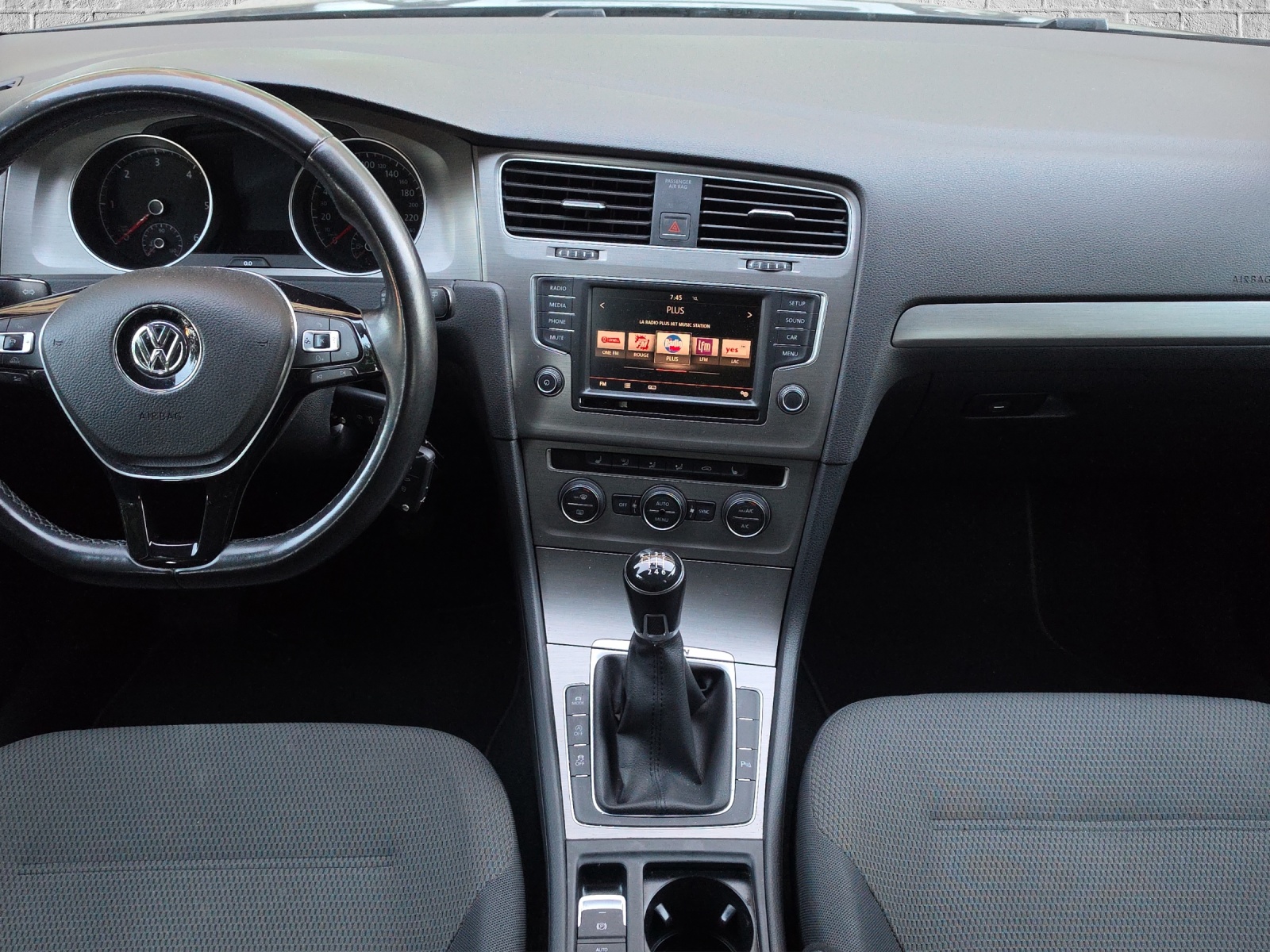 VW Golf 2.0 TDI Comfortline 4Motion-image-11
