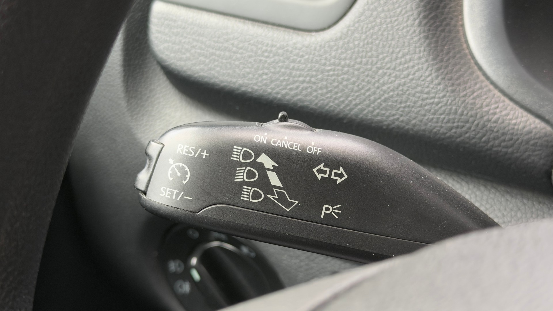 SKODA Fabia 1.2 TSI Ambiente-image-5