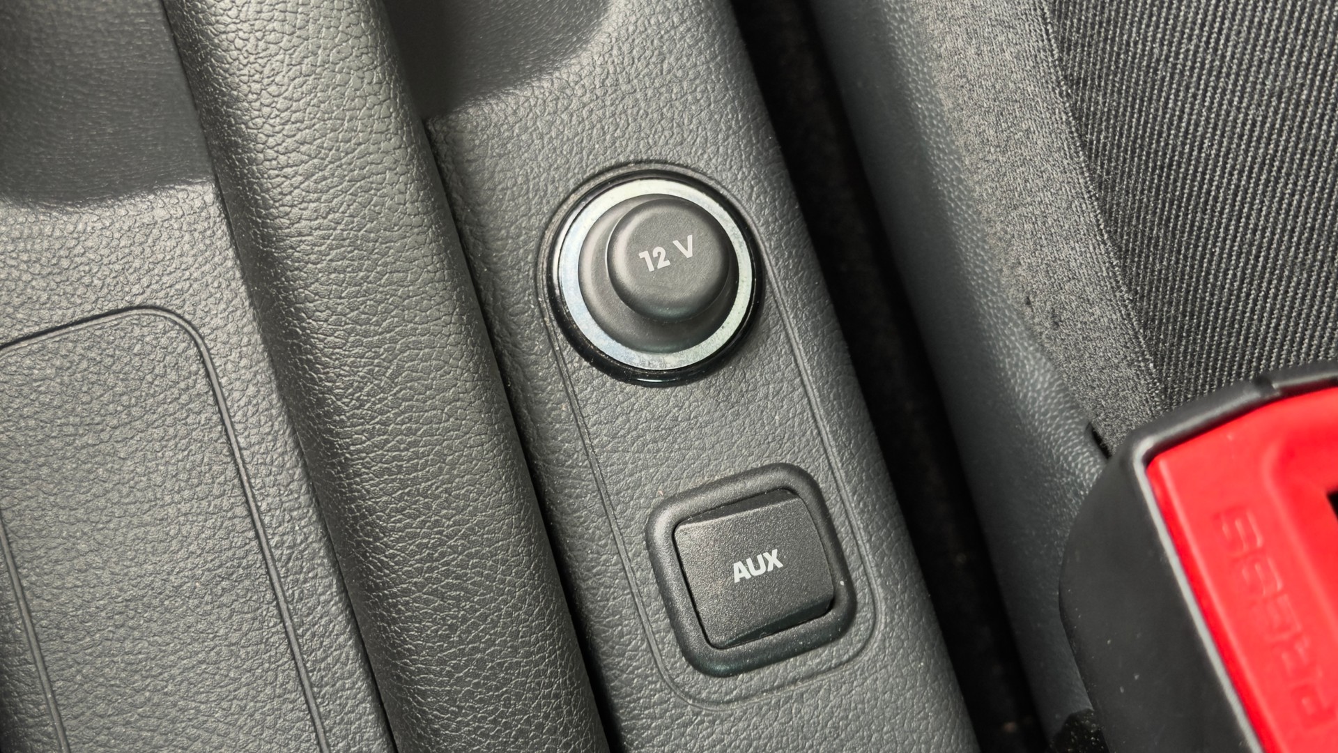SKODA Fabia 1.2 TSI Ambiente-image-8