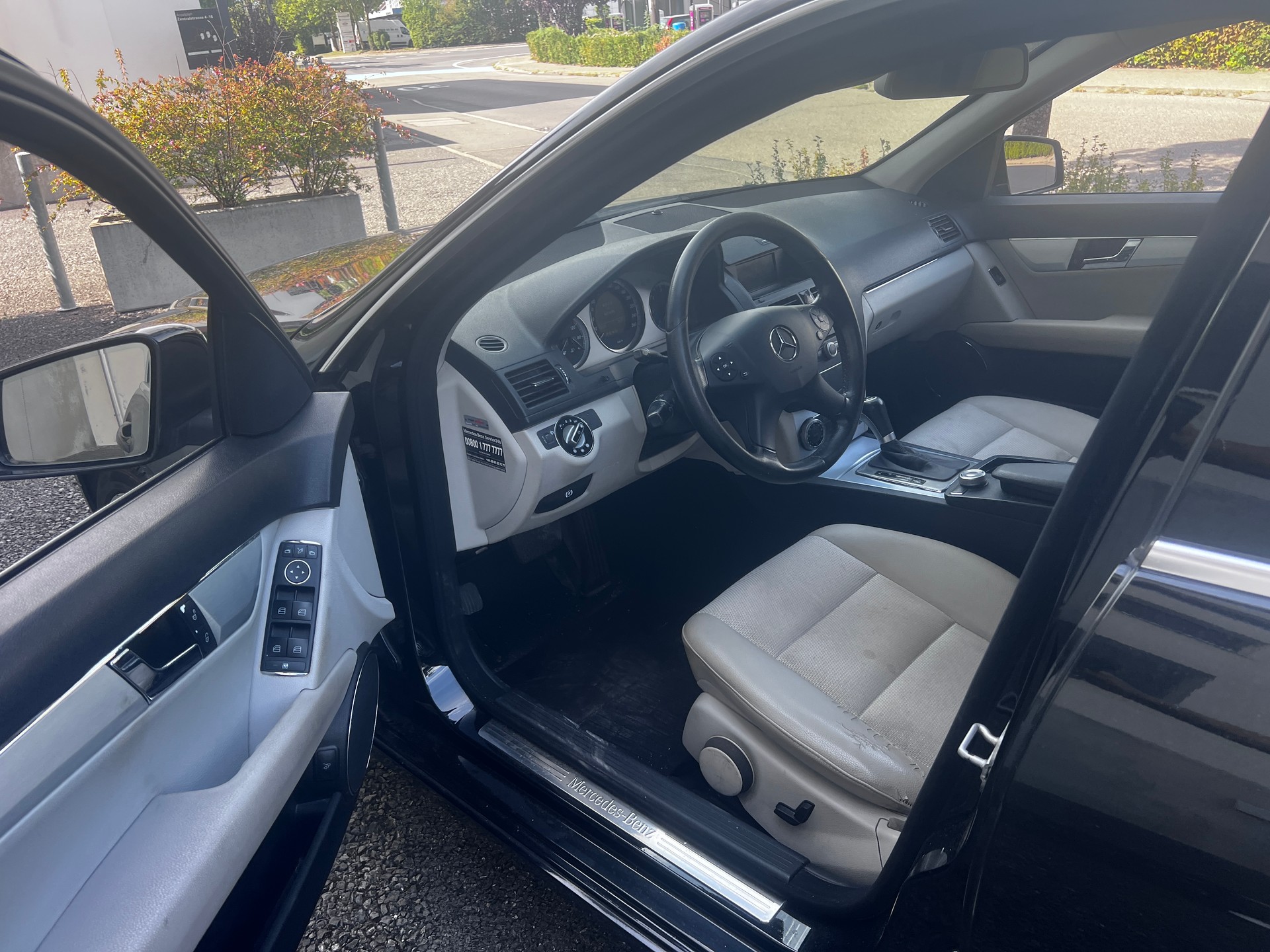 MERCEDES-BENZ C 200-image-6