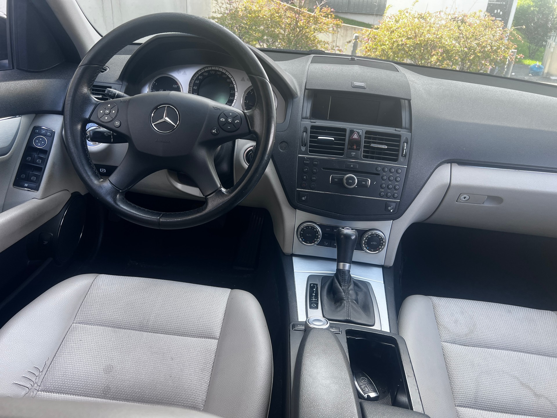 MERCEDES-BENZ C 200-image-5