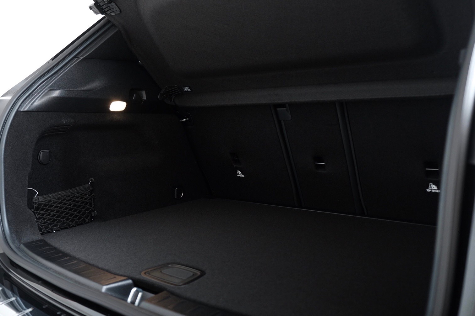 MERCEDES-BENZ GLA 250 Swiss Star AMG Line 4matic H247-image-9