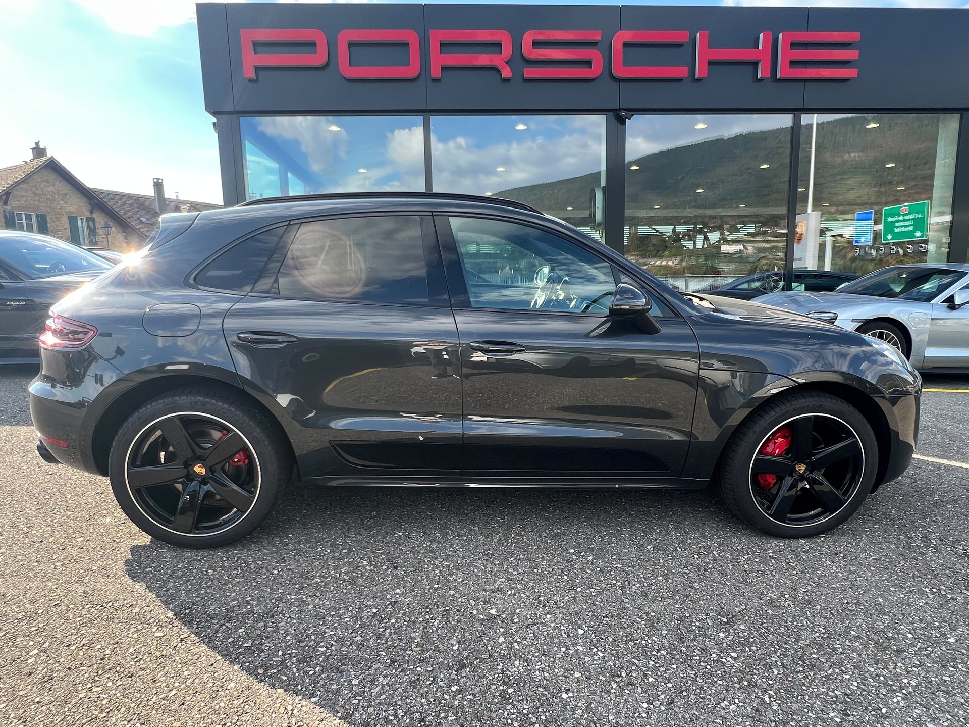 PORSCHE Macan Turbo PDK-image-0