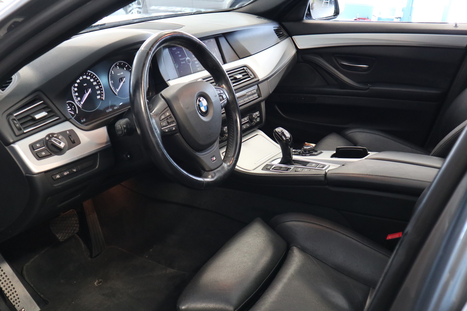 BMW 535d xDrive SAG Touring-image-10