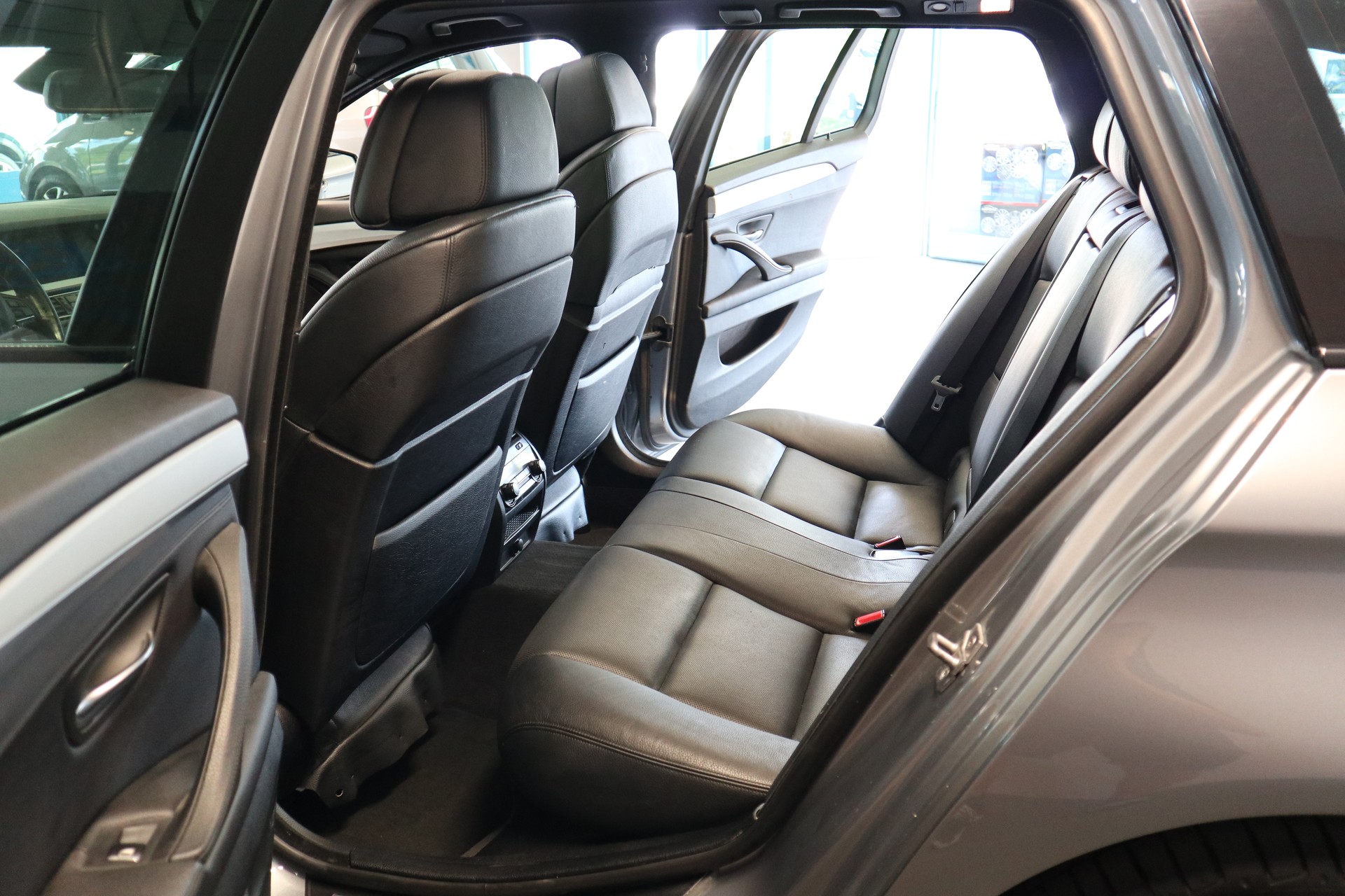 BMW 535d xDrive SAG Touring-image-9