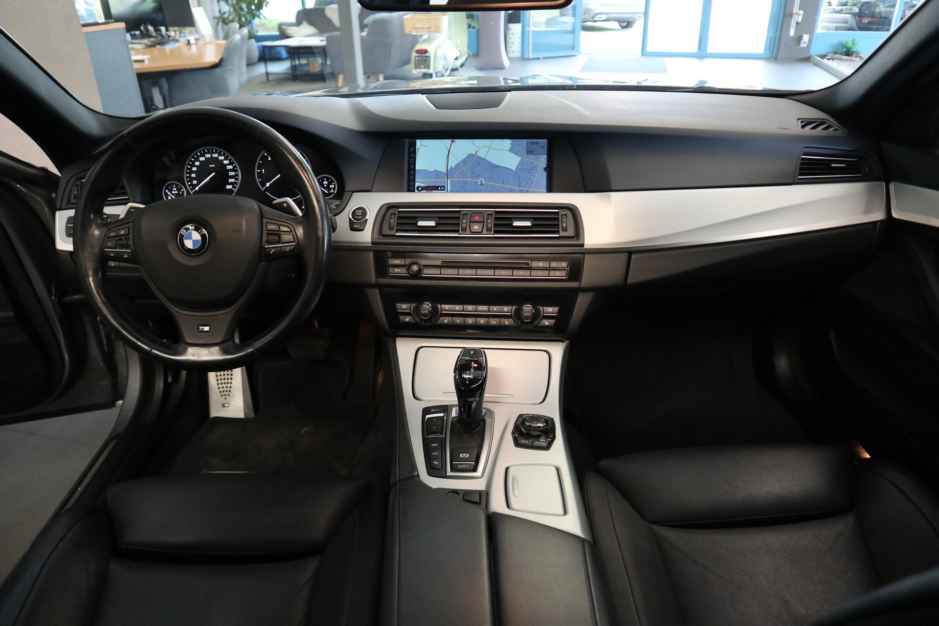 BMW 535d xDrive SAG Touring-image-12