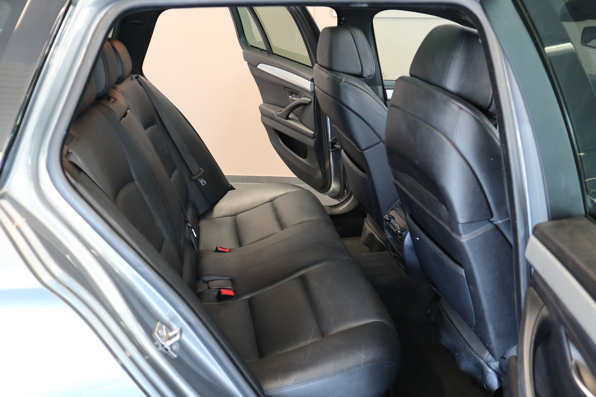 BMW 535d xDrive SAG Touring-image-7