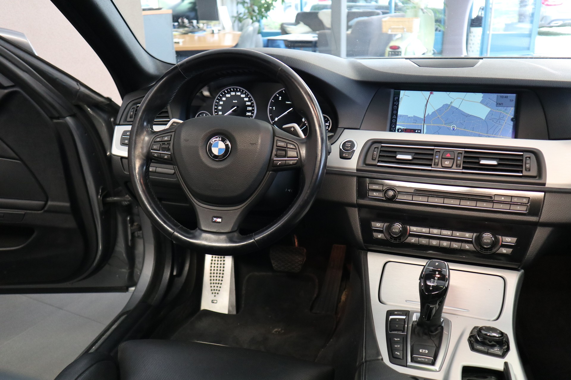 BMW 535d xDrive SAG Touring-image-11