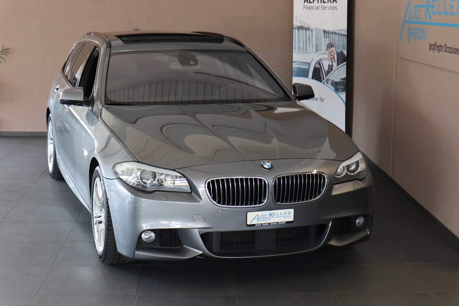BMW 535d xDrive SAG Touring-image-2