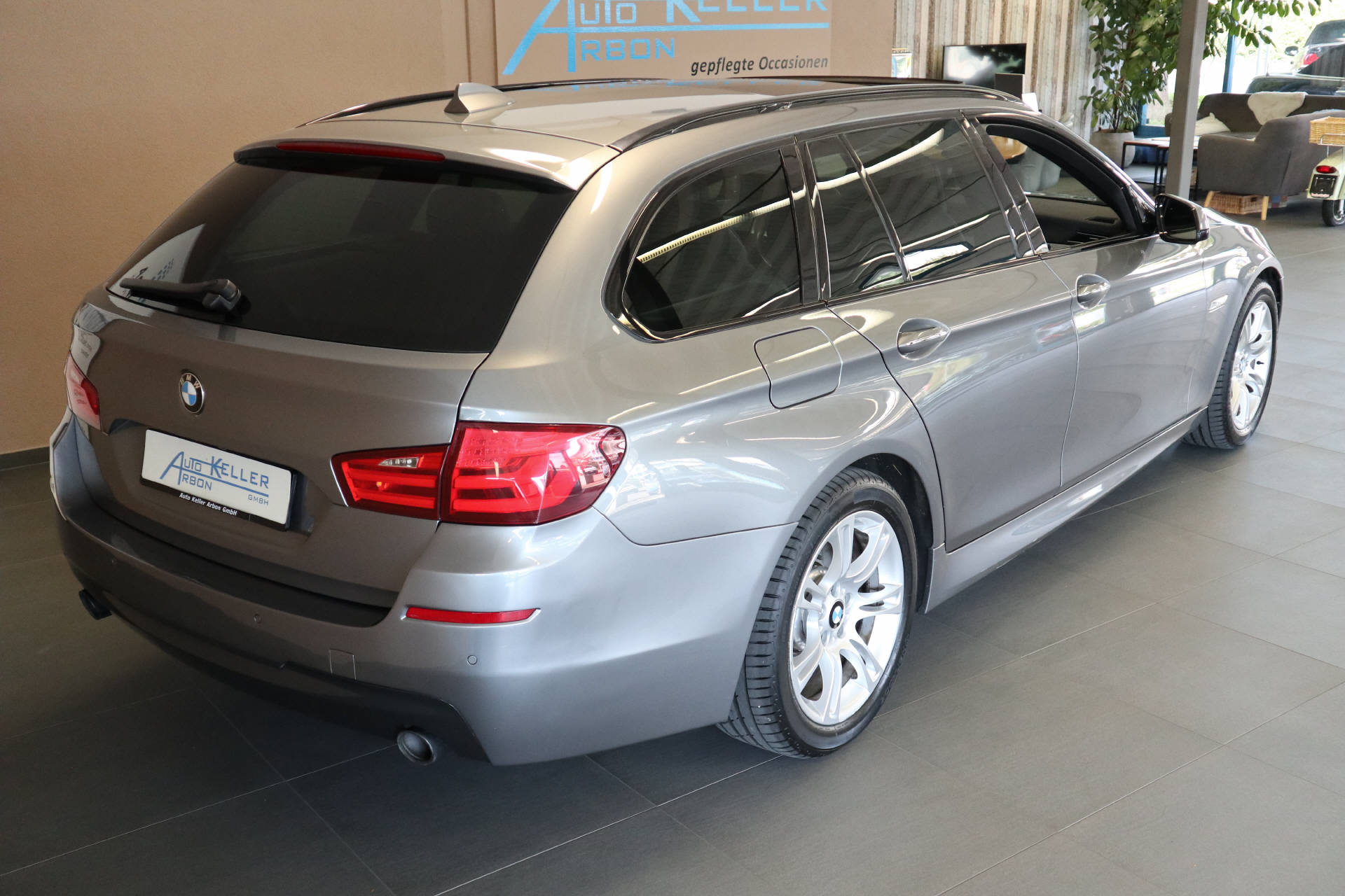 BMW 535d xDrive SAG Touring-image-5