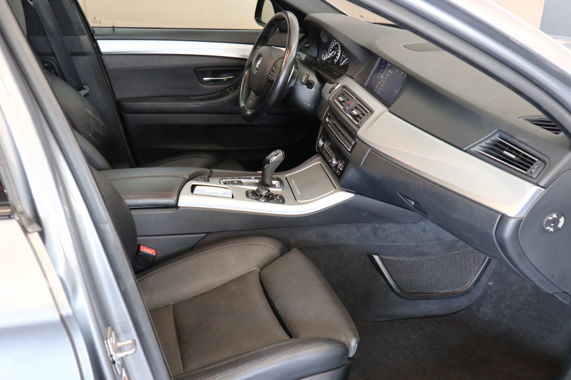 BMW 535d xDrive SAG Touring-image-6