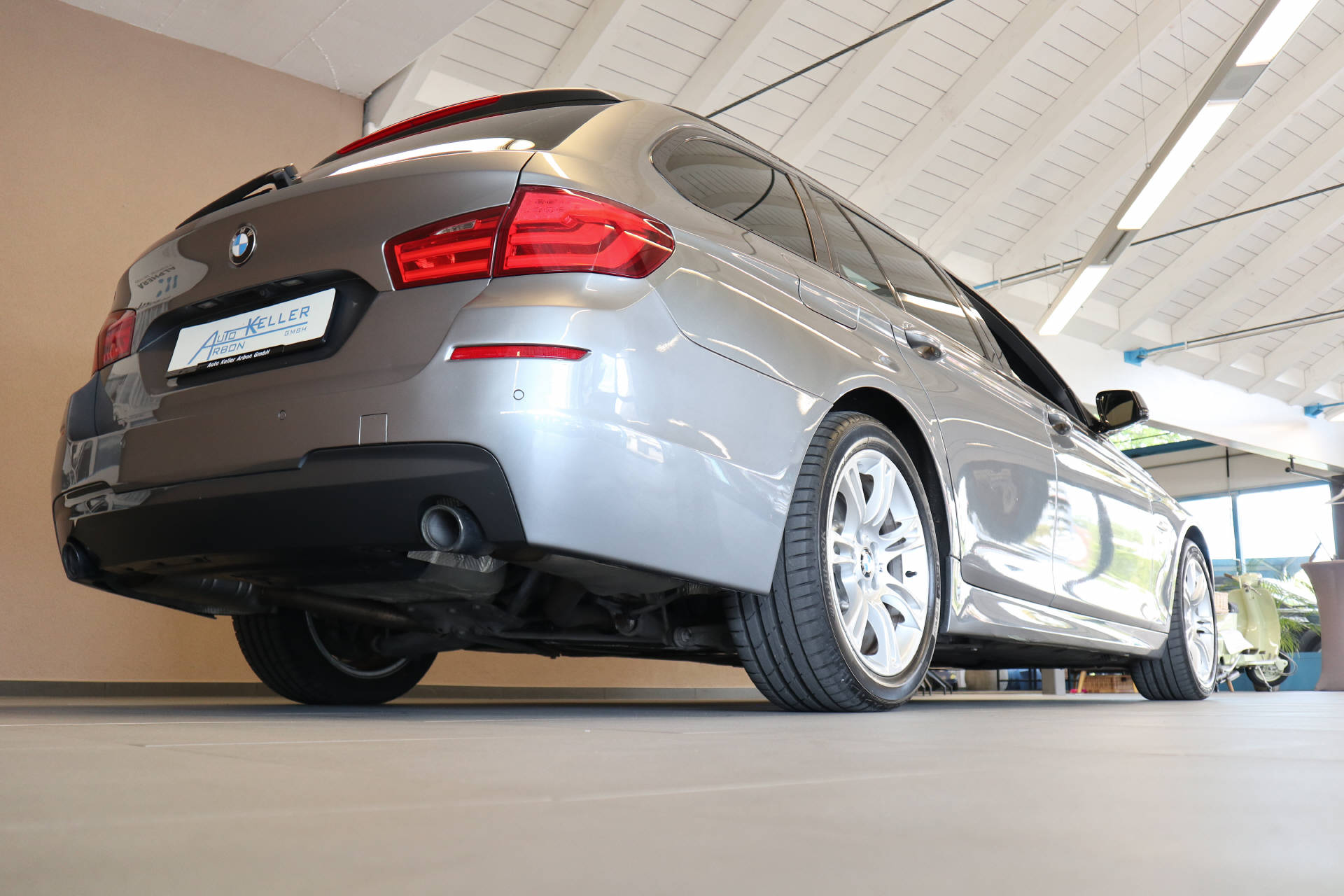 BMW 535d xDrive SAG Touring-image-4