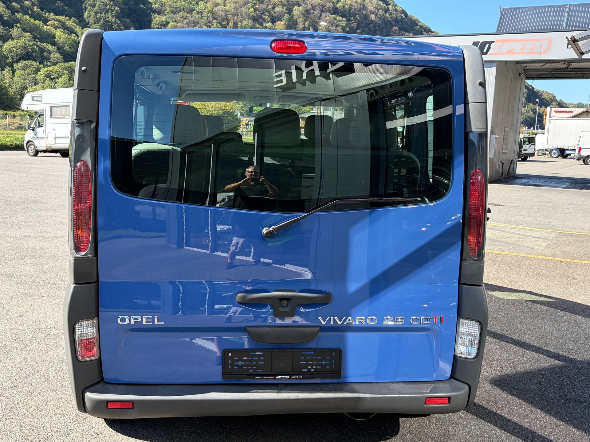 OPEL Vivaro 2.5 CDTI 2.7t-image-2
