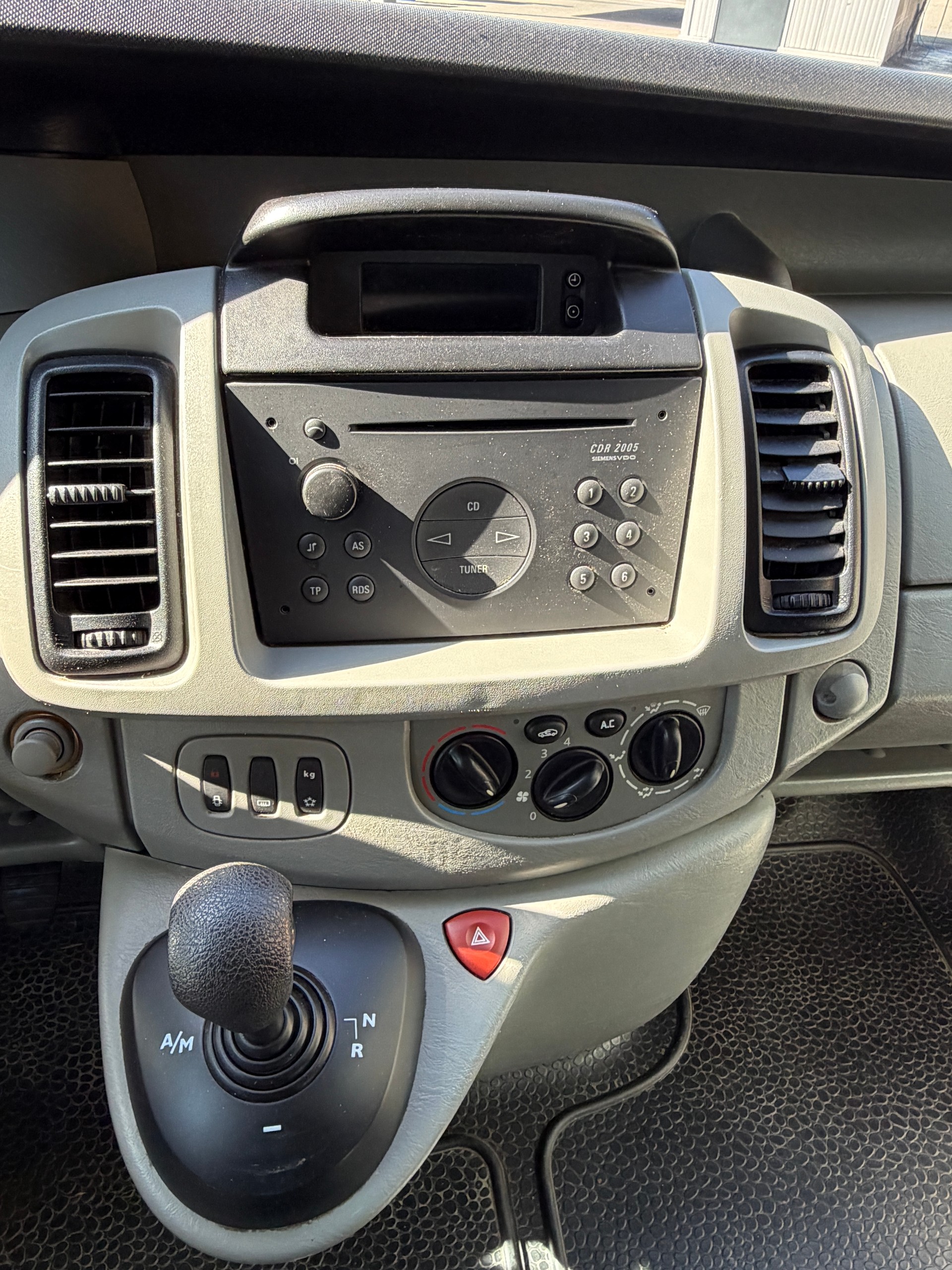 OPEL Vivaro 2.5 CDTI 2.7t-image-11