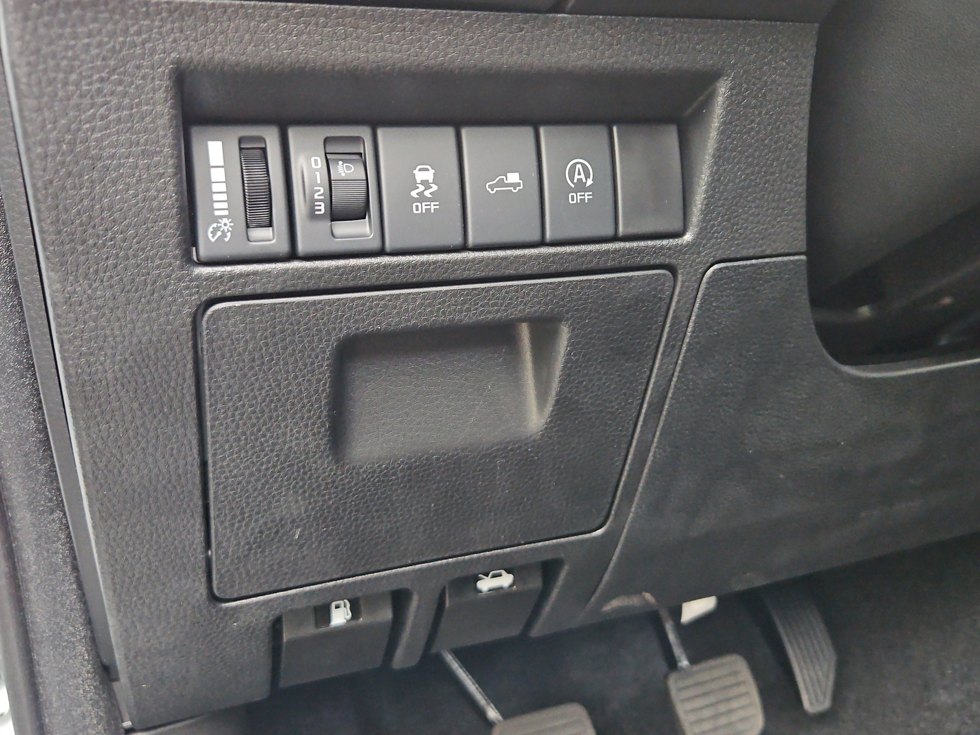 ISUZU Single B-Strong 2.2 DMS M/T 4x4-image-16