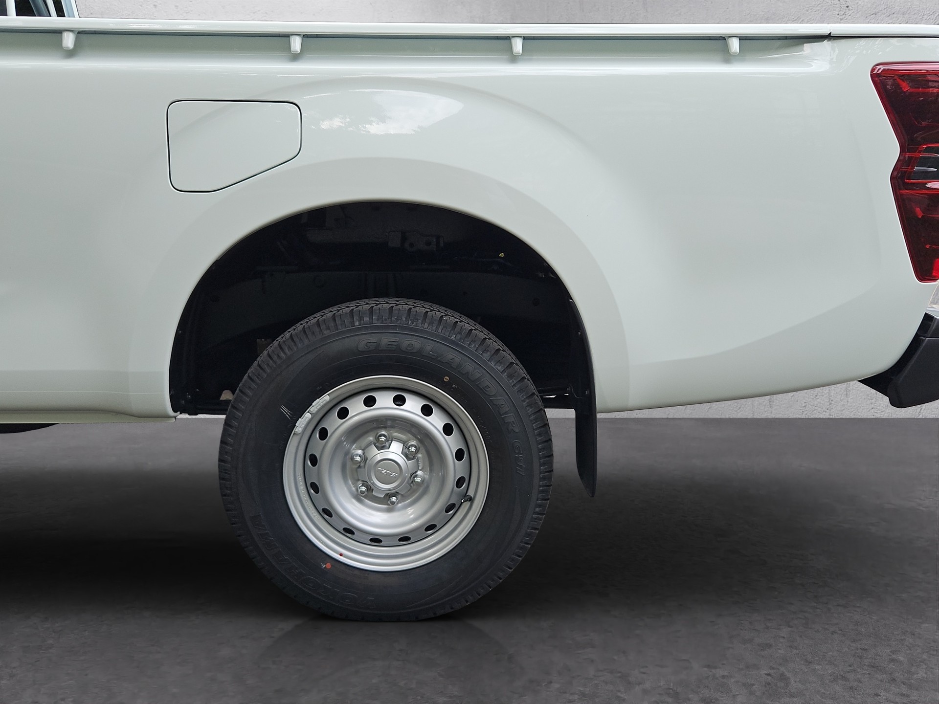 ISUZU Single B-Strong 2.2 DMS M/T 4x4-image-19