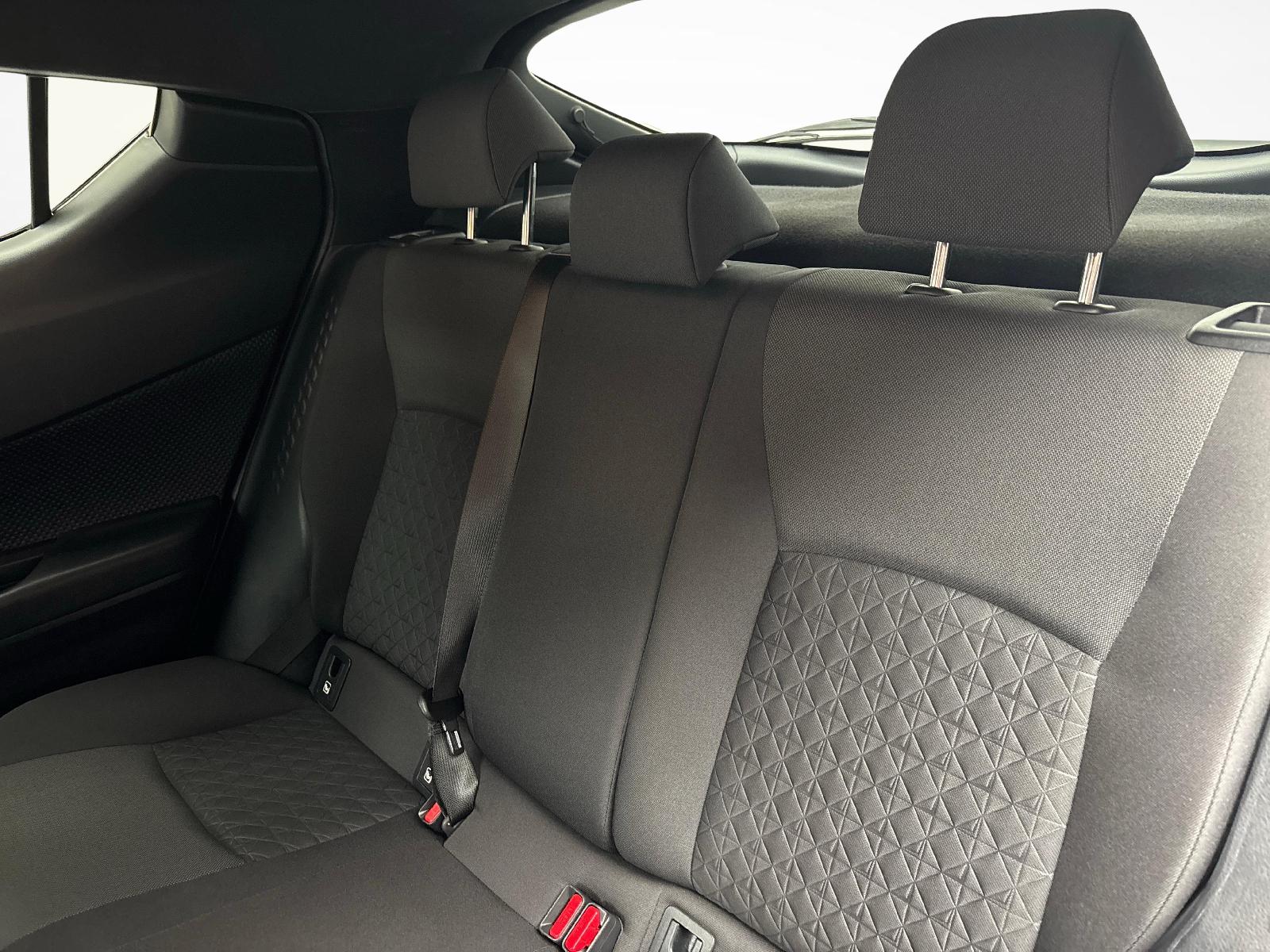 TOYOTA C-HR 1.8 VVTi HSD Trend-image-10