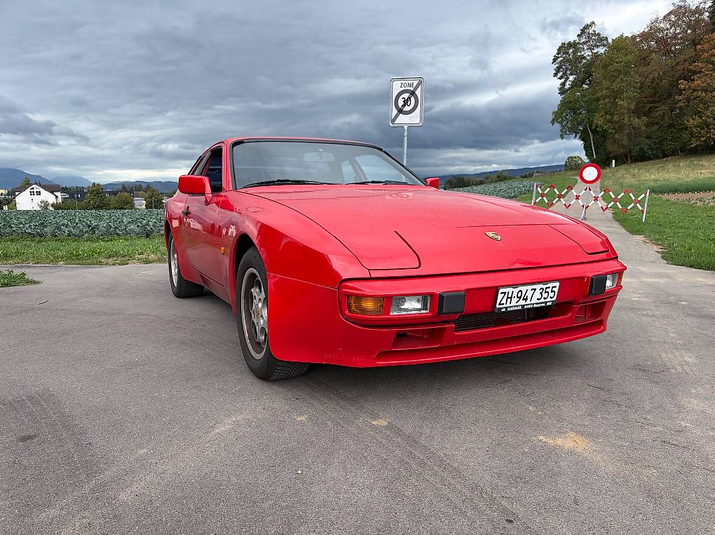 PORSCHE 944-image-0