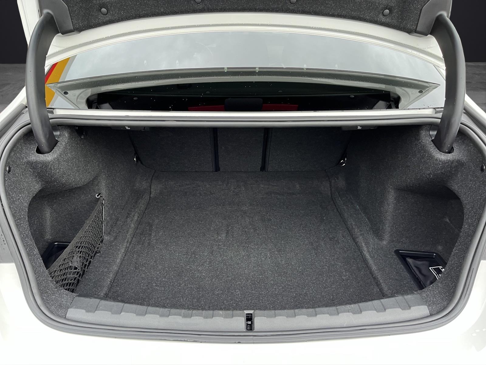 BMW 3er Reihe G20 320d xDrive-image-9